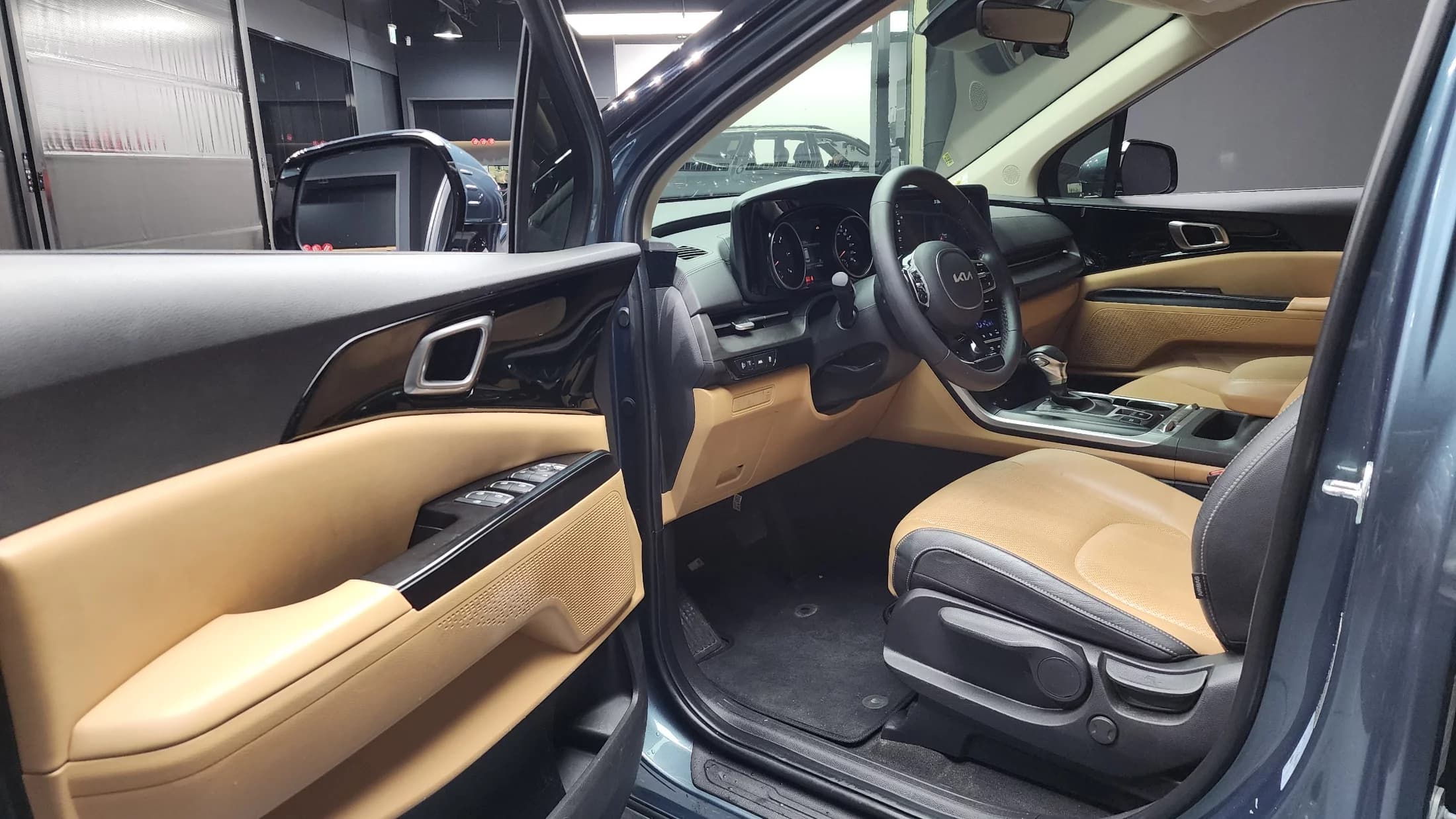Kia Carnival 9-Seater Prestige, 2021 г. 118665 км. — фото 10