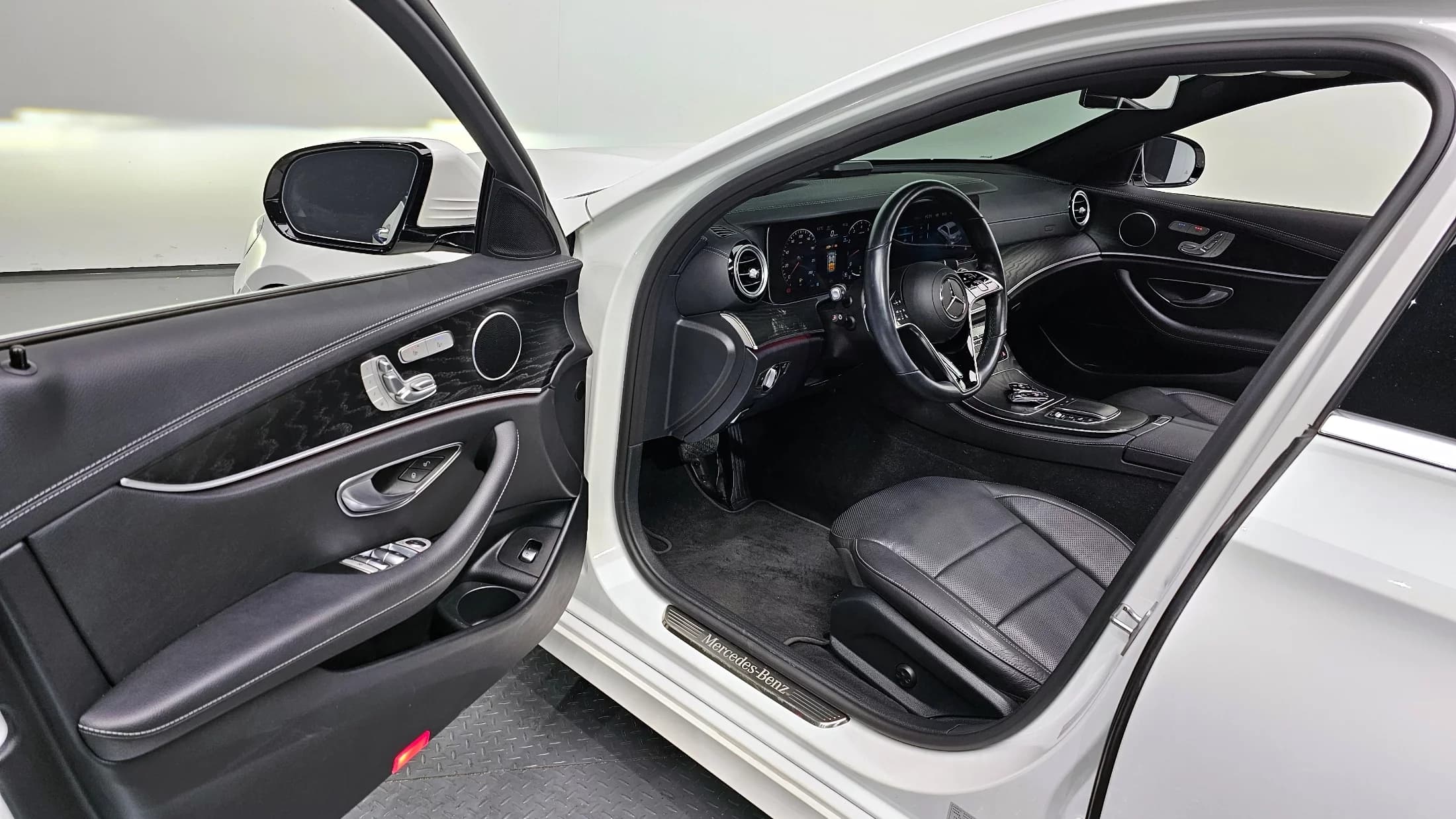 Mercedes-Benz E-Class E250 AMG Line, 2022 г. 46702 км. — фото 11