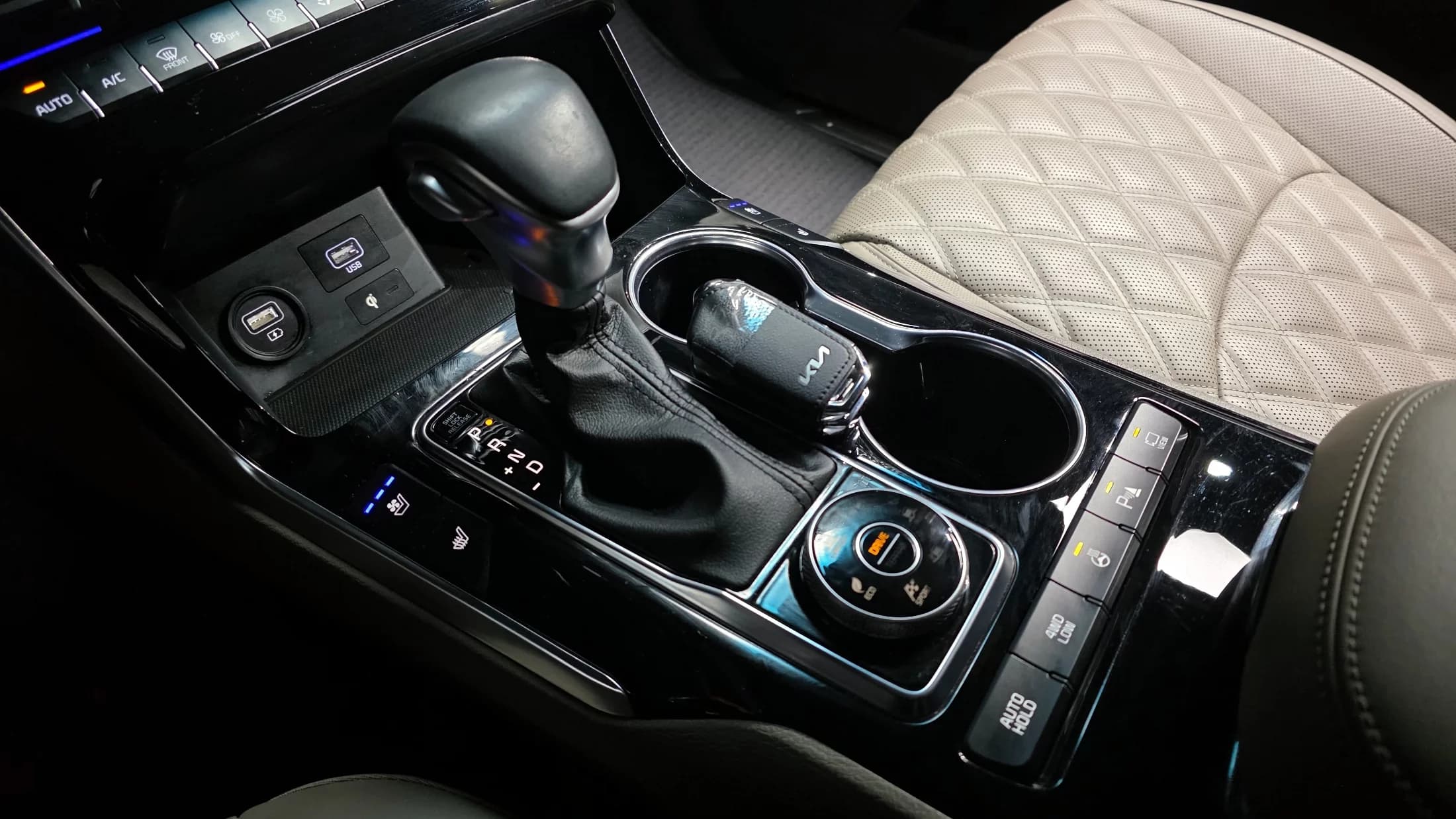 Kia Mohave Diesel 3.0 4WD 5-Seater Masters, 2022 г. 44368 км. — фото 9
