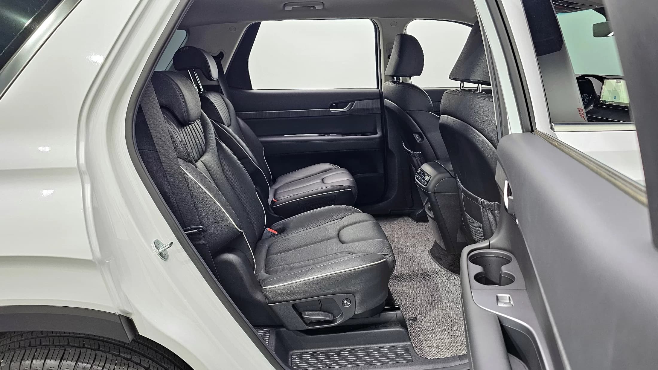 Hyundai Palisade Diesel 2.2 2WD Le Blanc, 2023 г. 49284 км. — фото 11