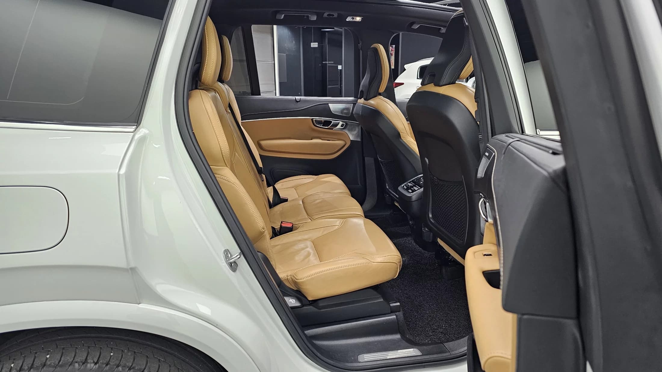 Volvo XC90 B6 Inscription, 2022 г. 72933 км. — фото 12