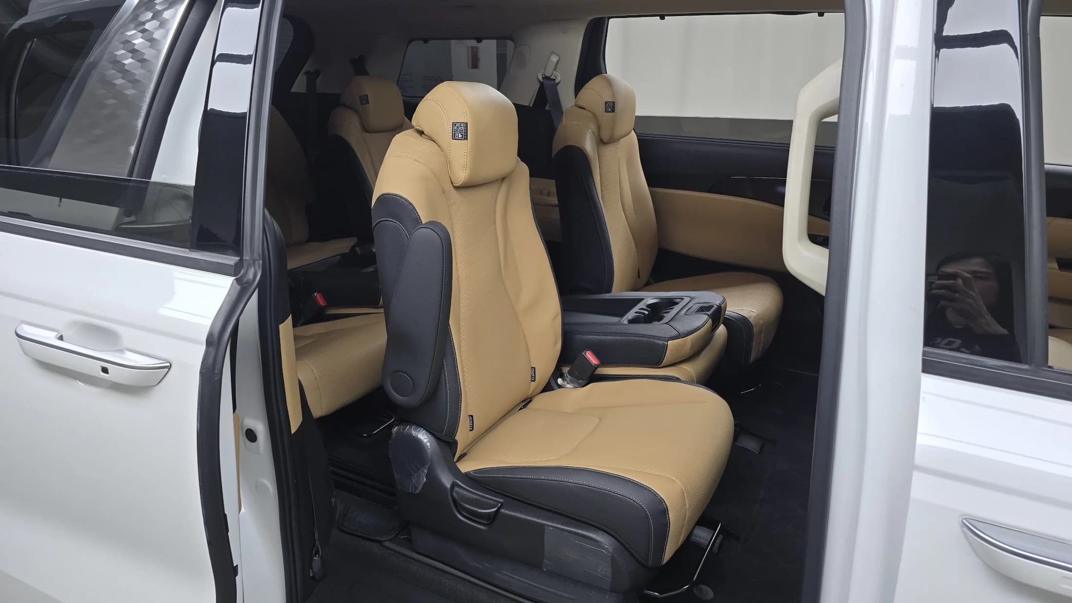 Kia Carnival Gasoline 11-Seater Signature, 2022 г. 104152 км. — фото 12