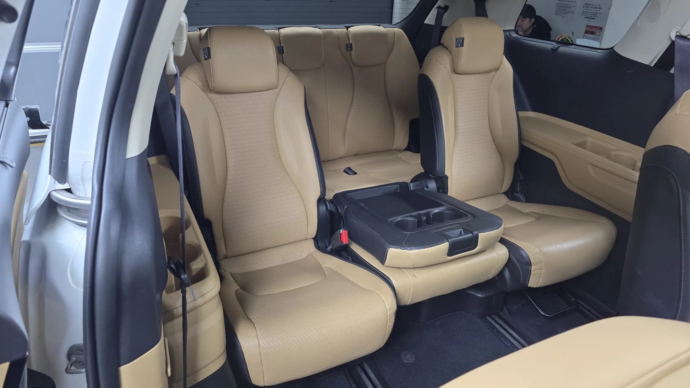 Kia Carnival Gasoline 11-Seater Signature, 2022 г. 104152 км. — фото 13