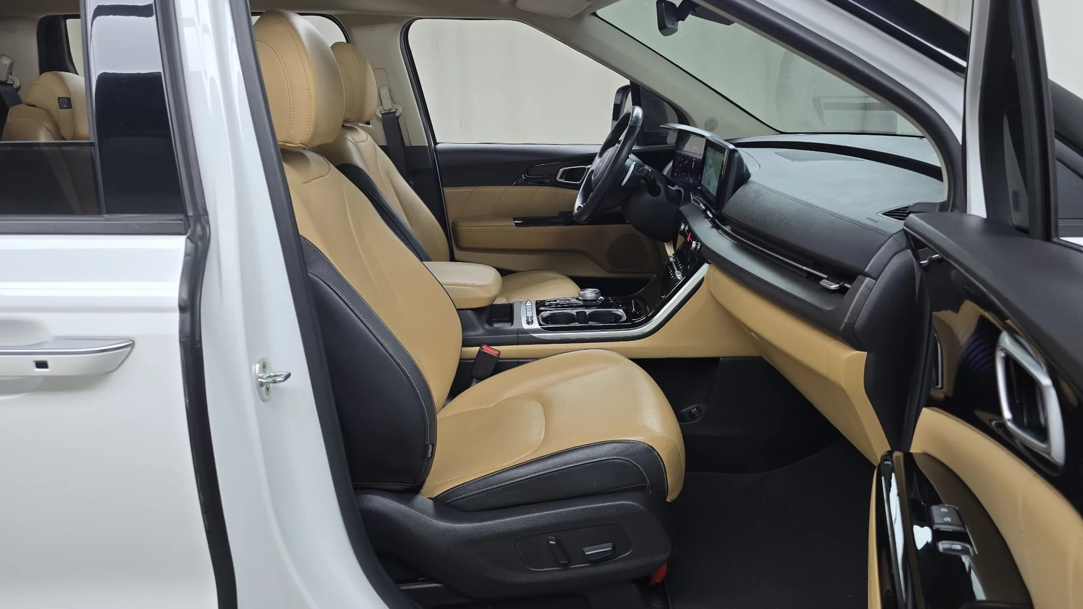 Kia Carnival Gasoline 11-Seater Signature, 2022 г. 104152 км. — фото 10