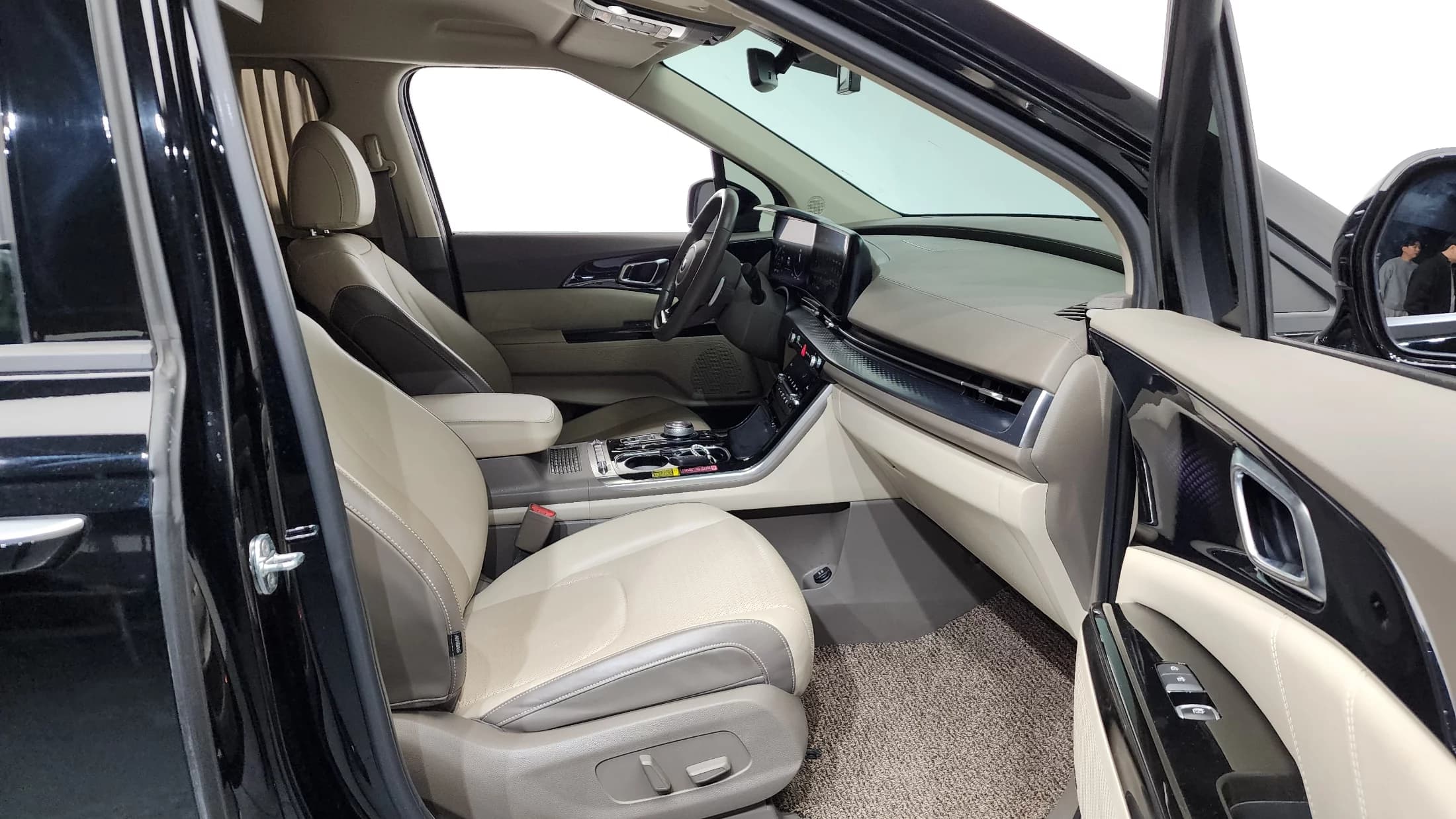 Kia Carnival Gasoline 9-Seater Hi-Limousine Signature, 2021 г. 97335 км. — фото 11