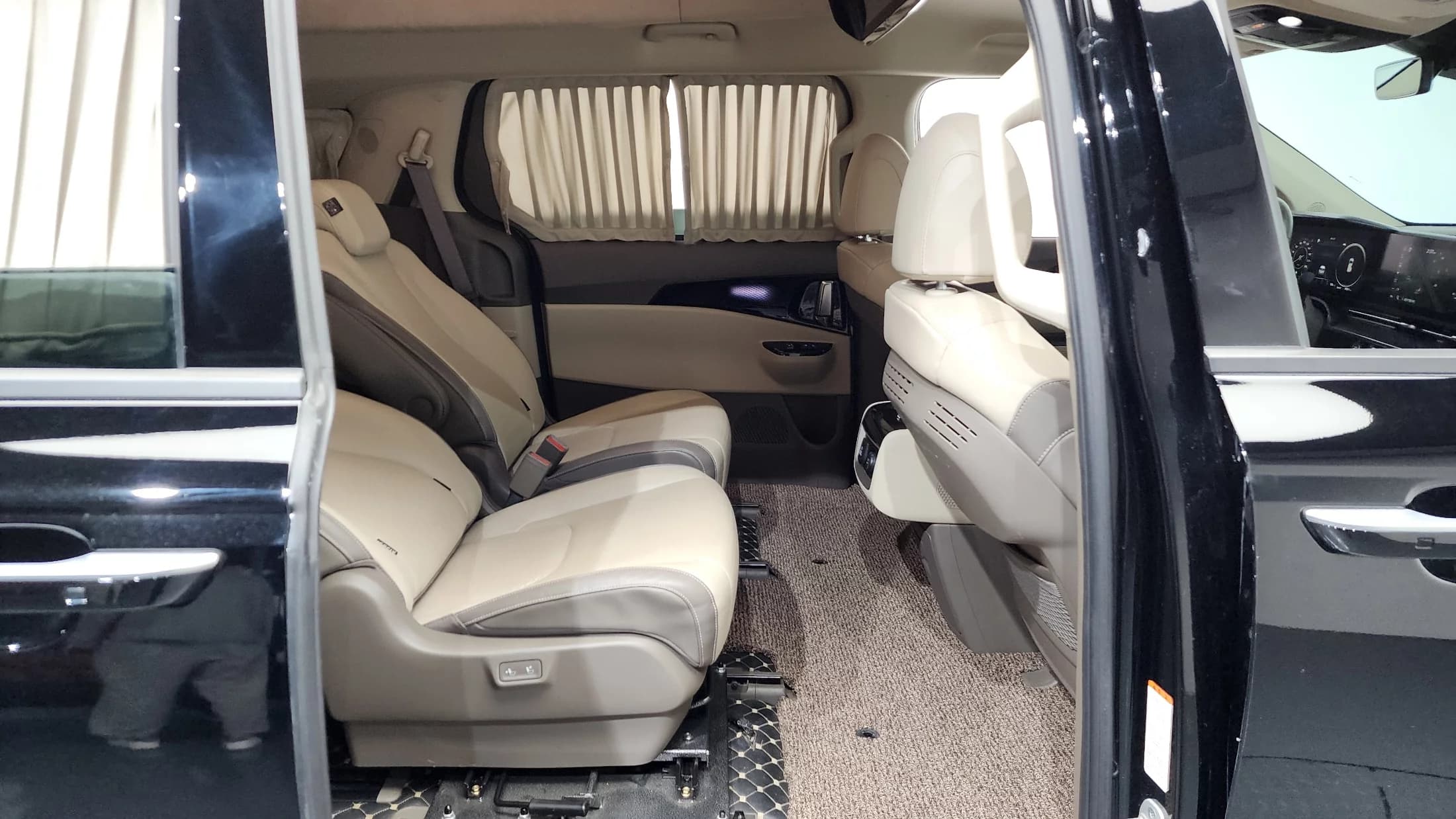 Kia Carnival Gasoline 9-Seater Hi-Limousine Signature, 2021 г. 97335 км. — фото 12