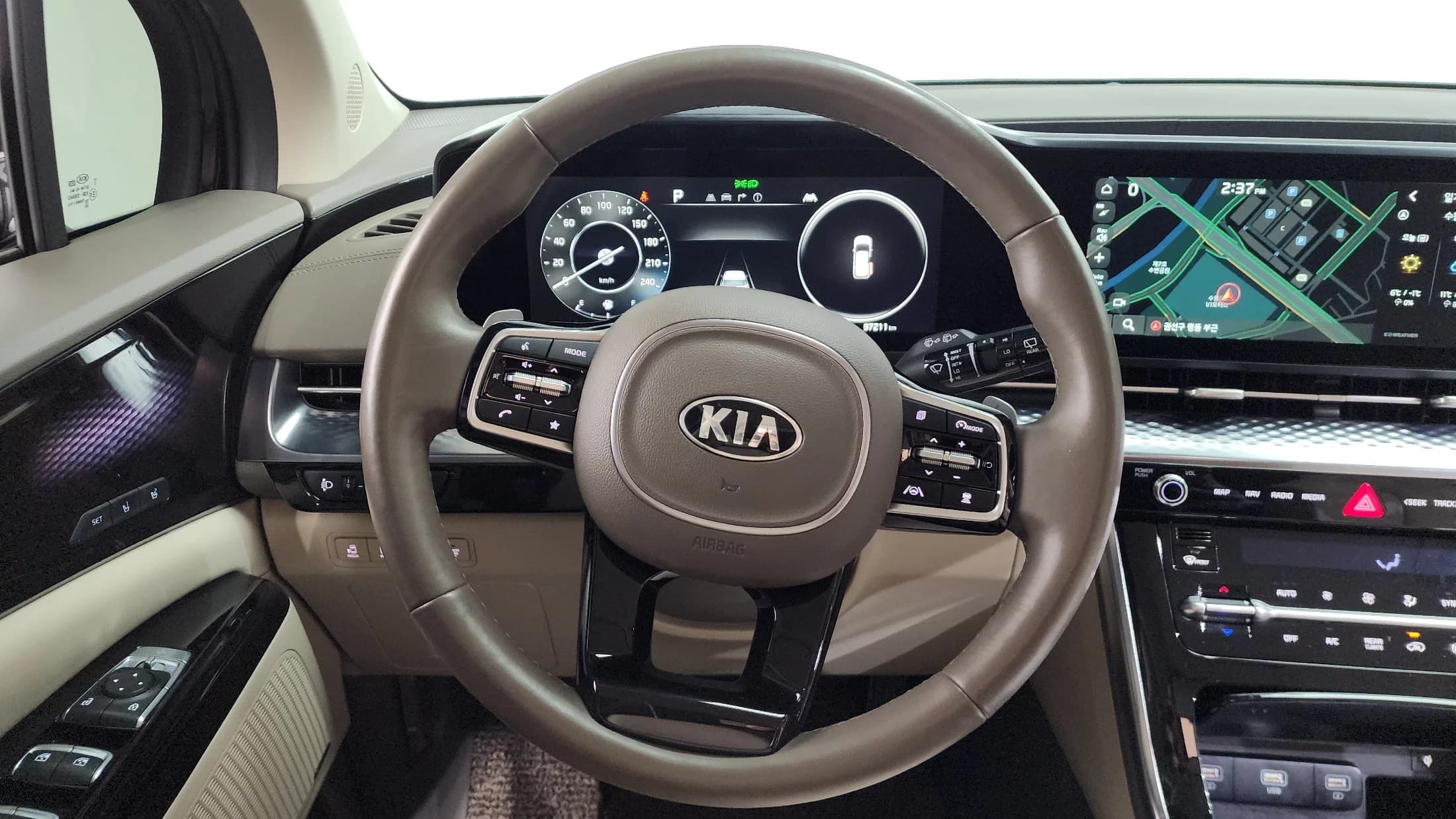 Kia Carnival Gasoline 9-Seater Hi-Limousine Signature, 2021 г. 97335 км. — фото 13