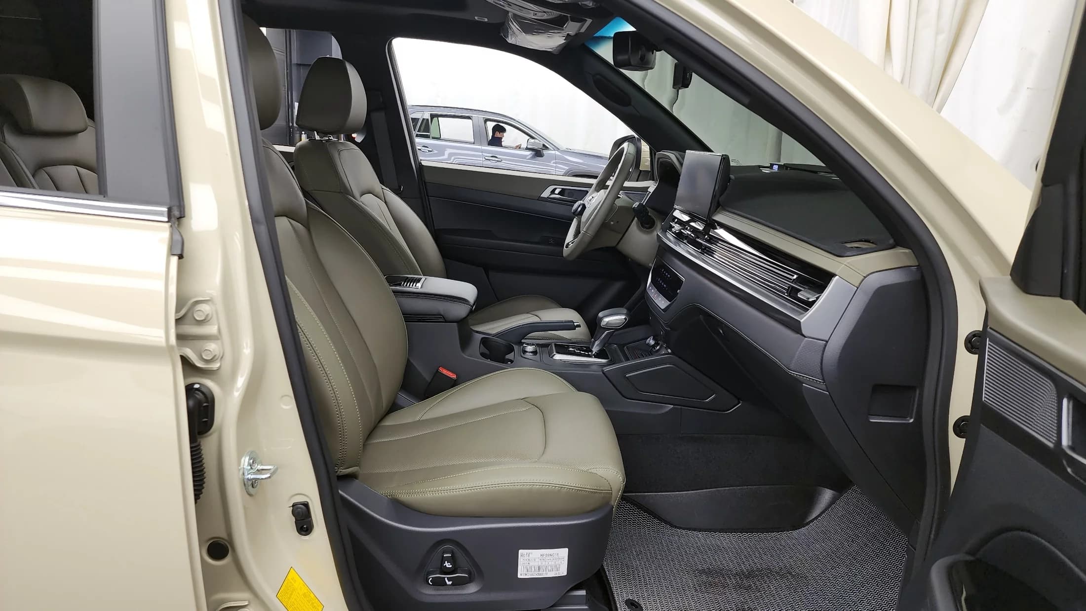 SsangYong Rexton Diesel 2.2 4WD Culman Noblesse, 2024 г. 5823 км. — фото 11