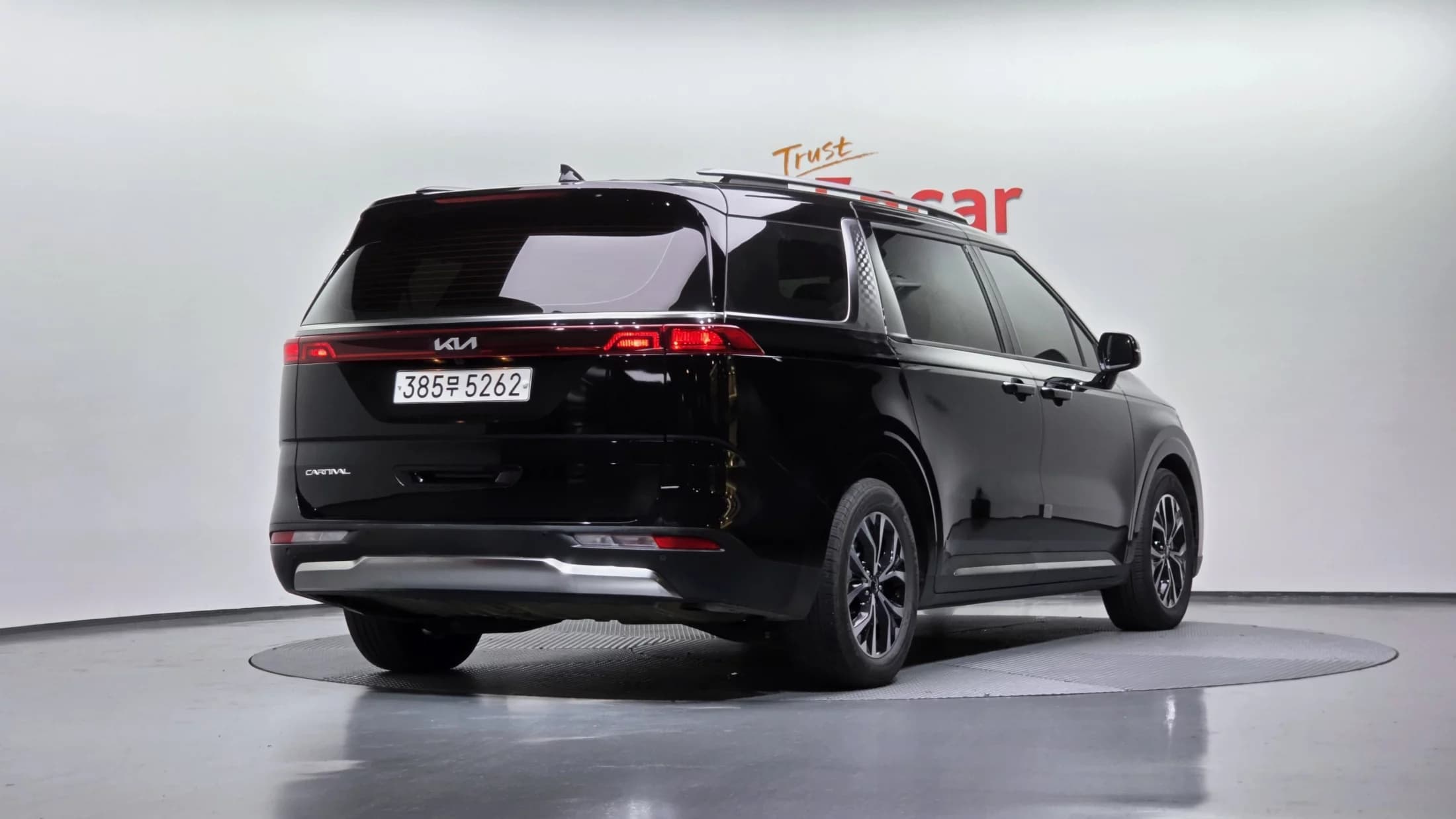 Kia Carnival 9-Seater Noblesse, 2023 г. 71542 км. — фото 2