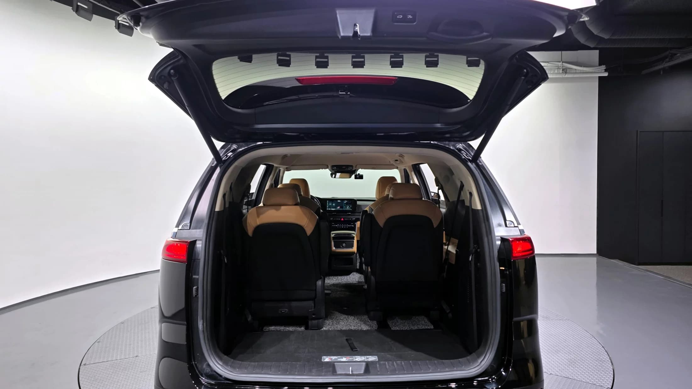 Kia Carnival 9-Seater Noblesse, 2023 г. 71542 км. — фото 20