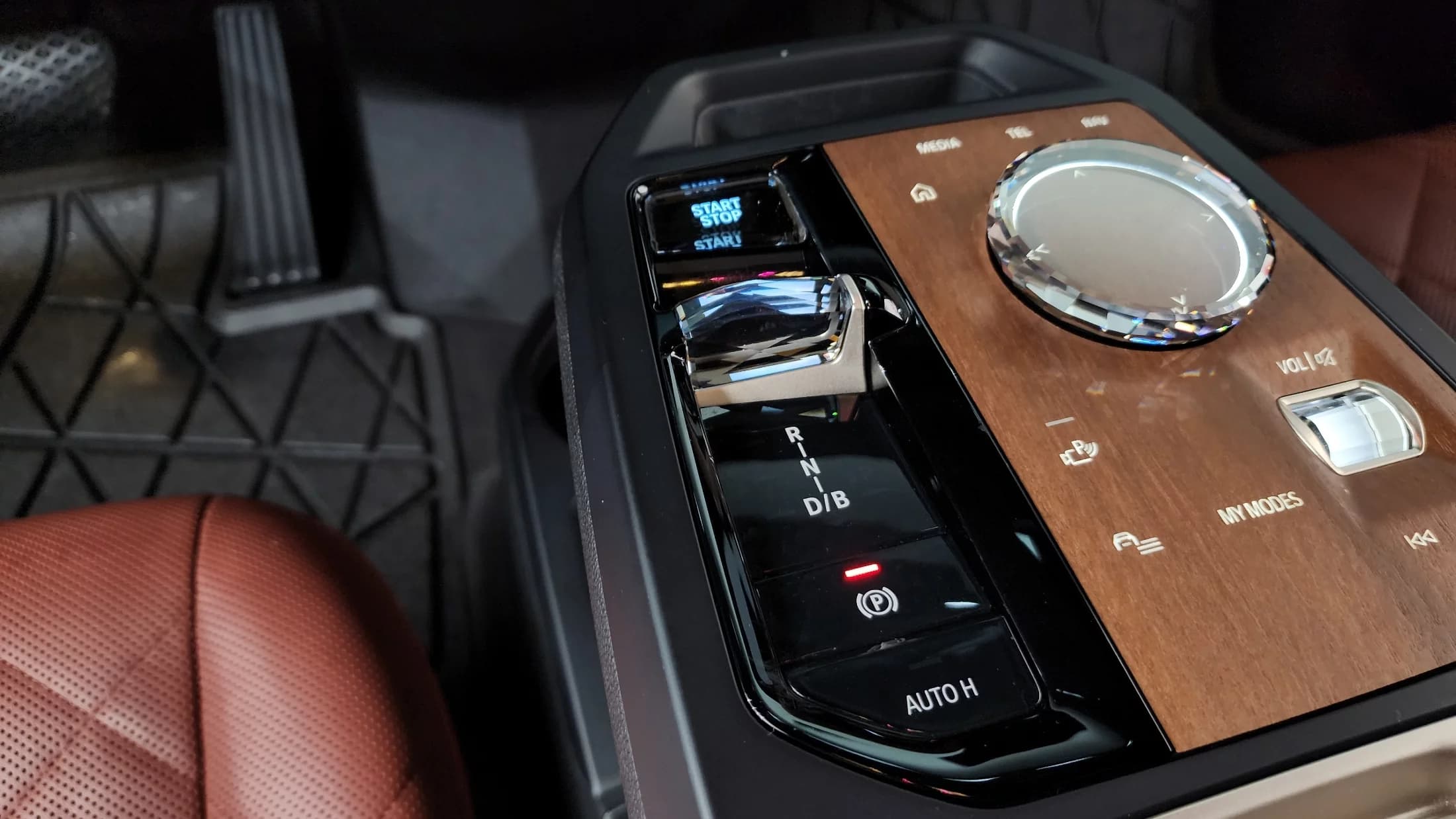 BMW iX xDrive40 First Edition, электромобиль, 2021 г. 58644 км. — фото 9