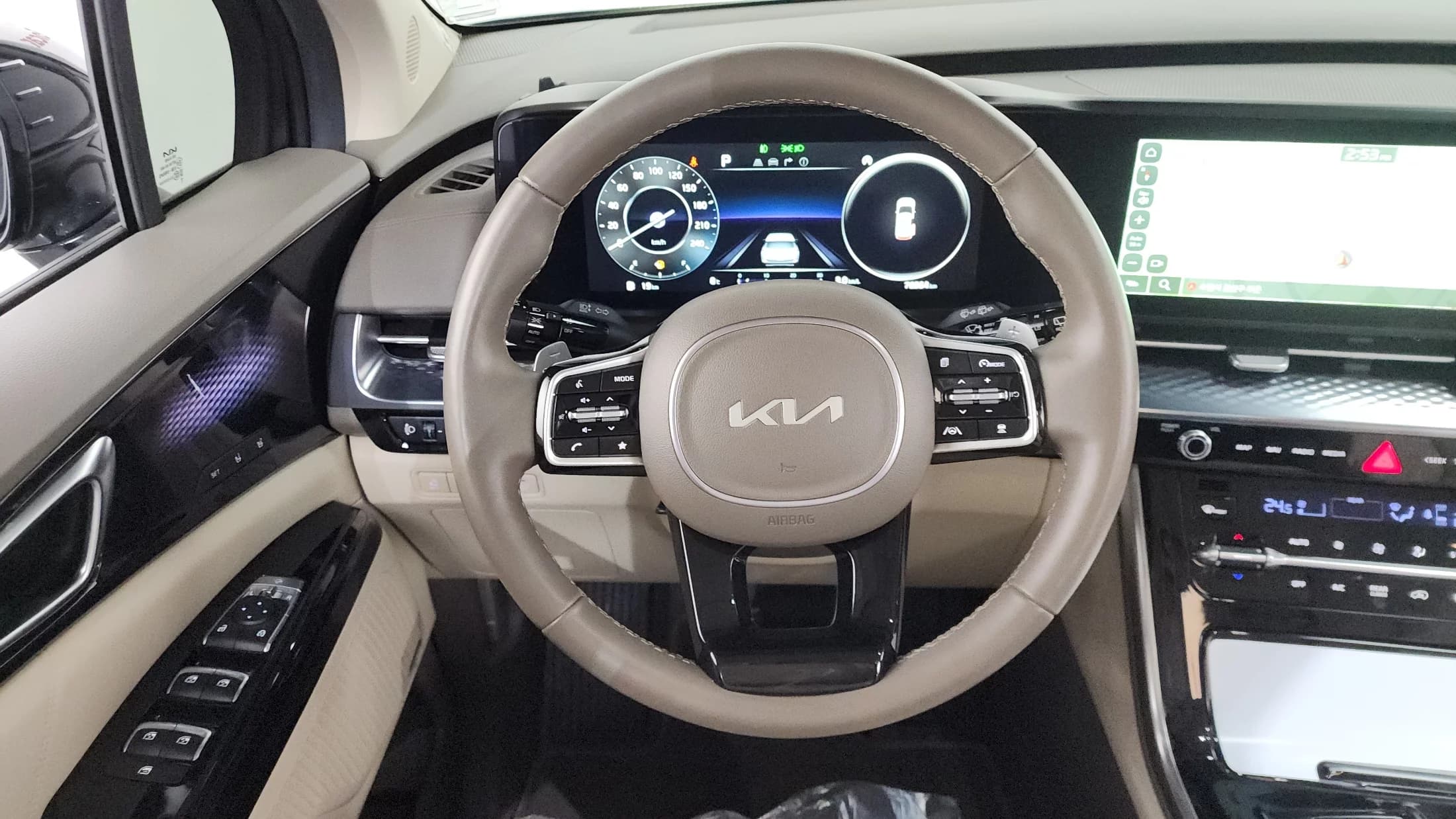 Kia Carnival 7-Seater Hi-Limousine Signature, 2023 г. 77089 км. — фото 13