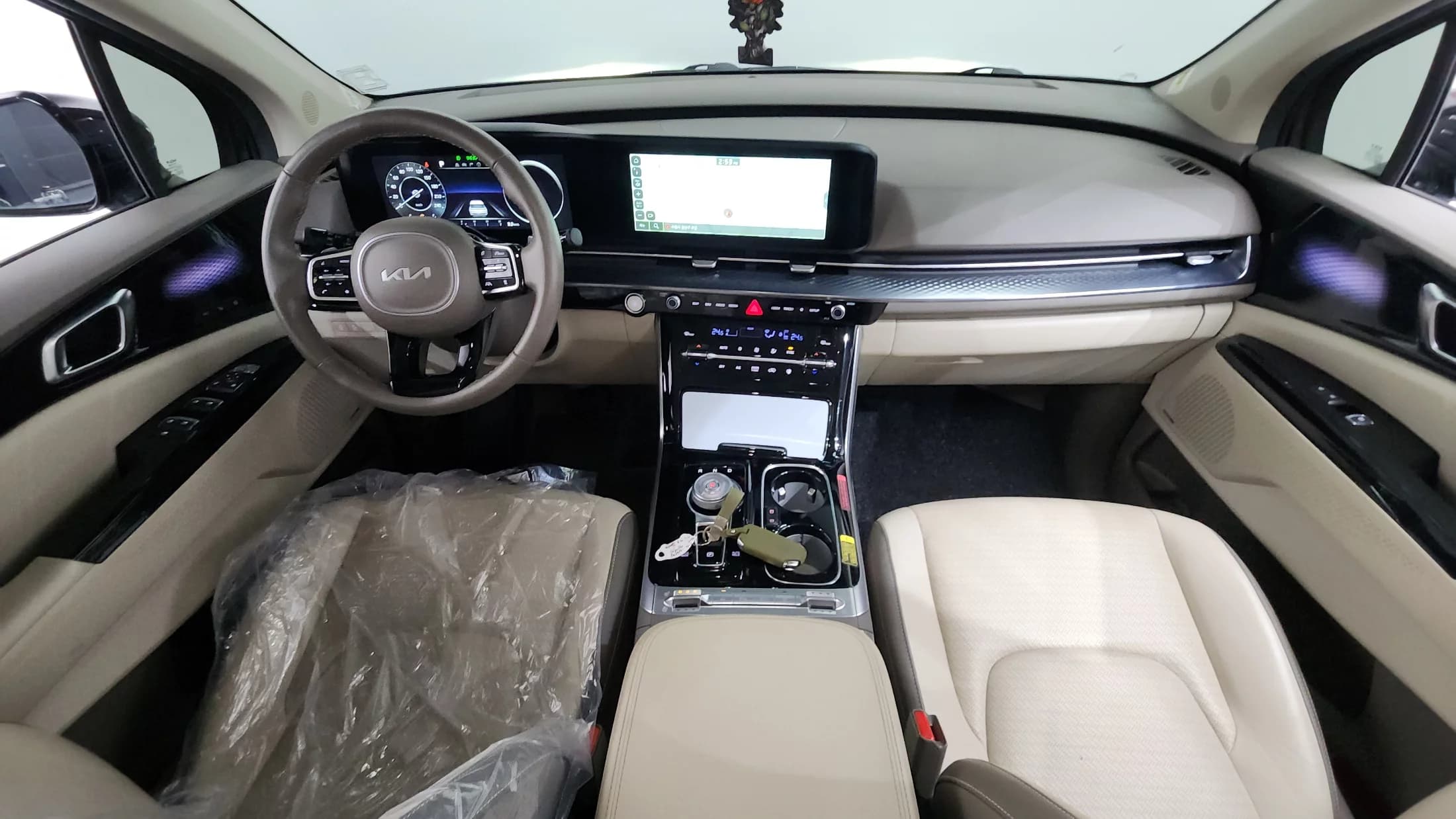Kia Carnival 7-Seater Hi-Limousine Signature, 2023 г. 77089 км. — фото 7