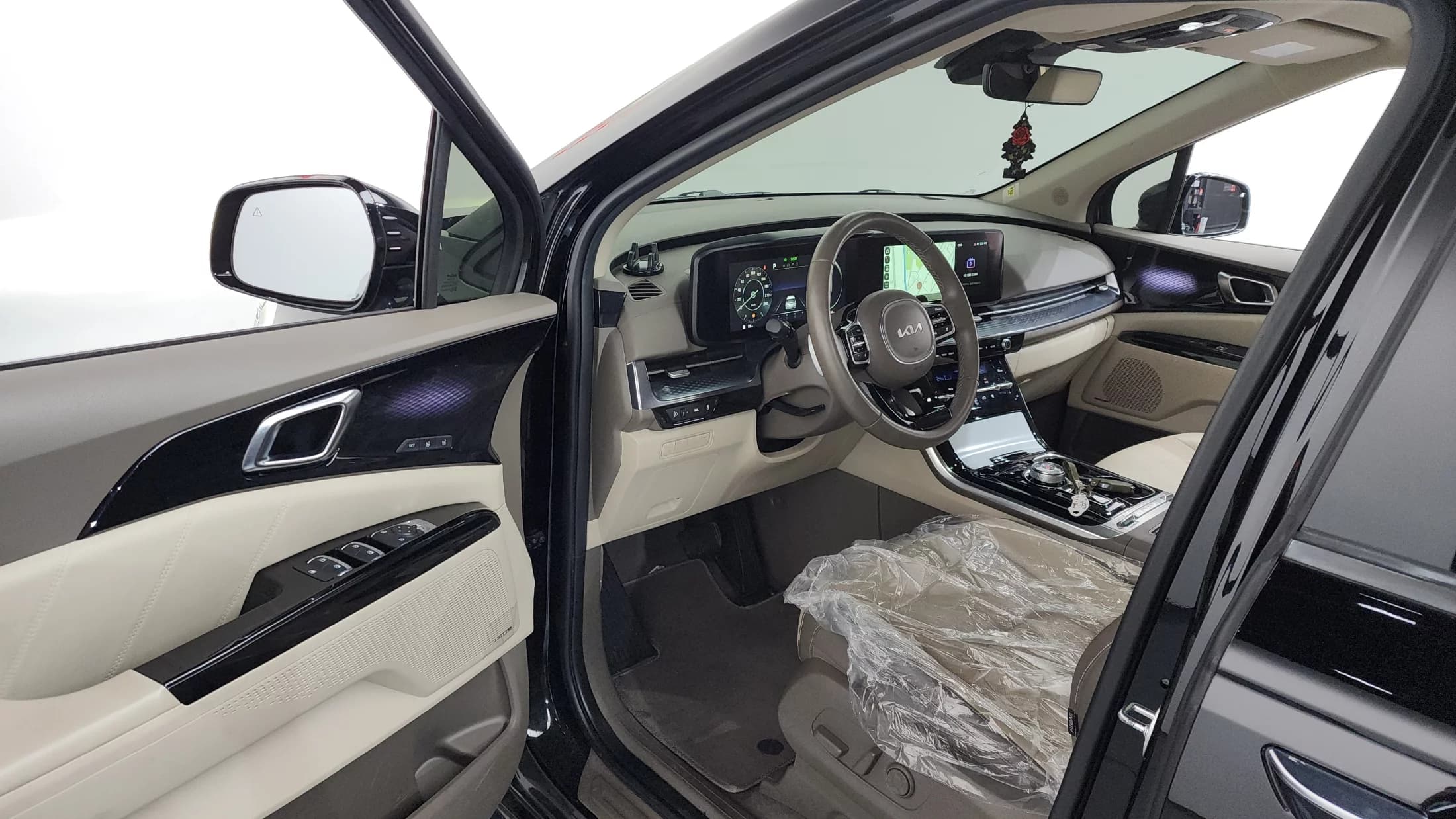 Kia Carnival 7-Seater Hi-Limousine Signature, 2023 г. 77089 км. — фото 10