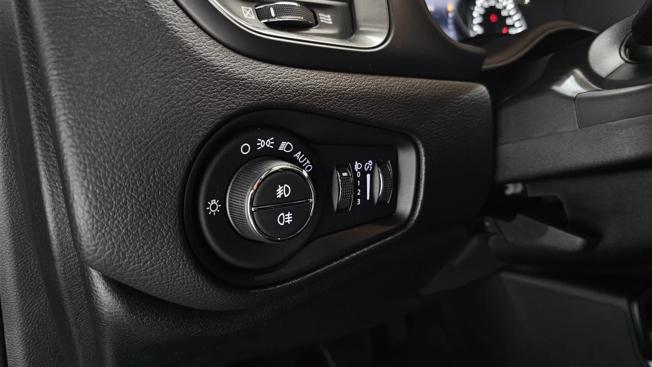 Jeep RENEGADE 2.4 Limited, 2021 г. 14901 км. — фото 17