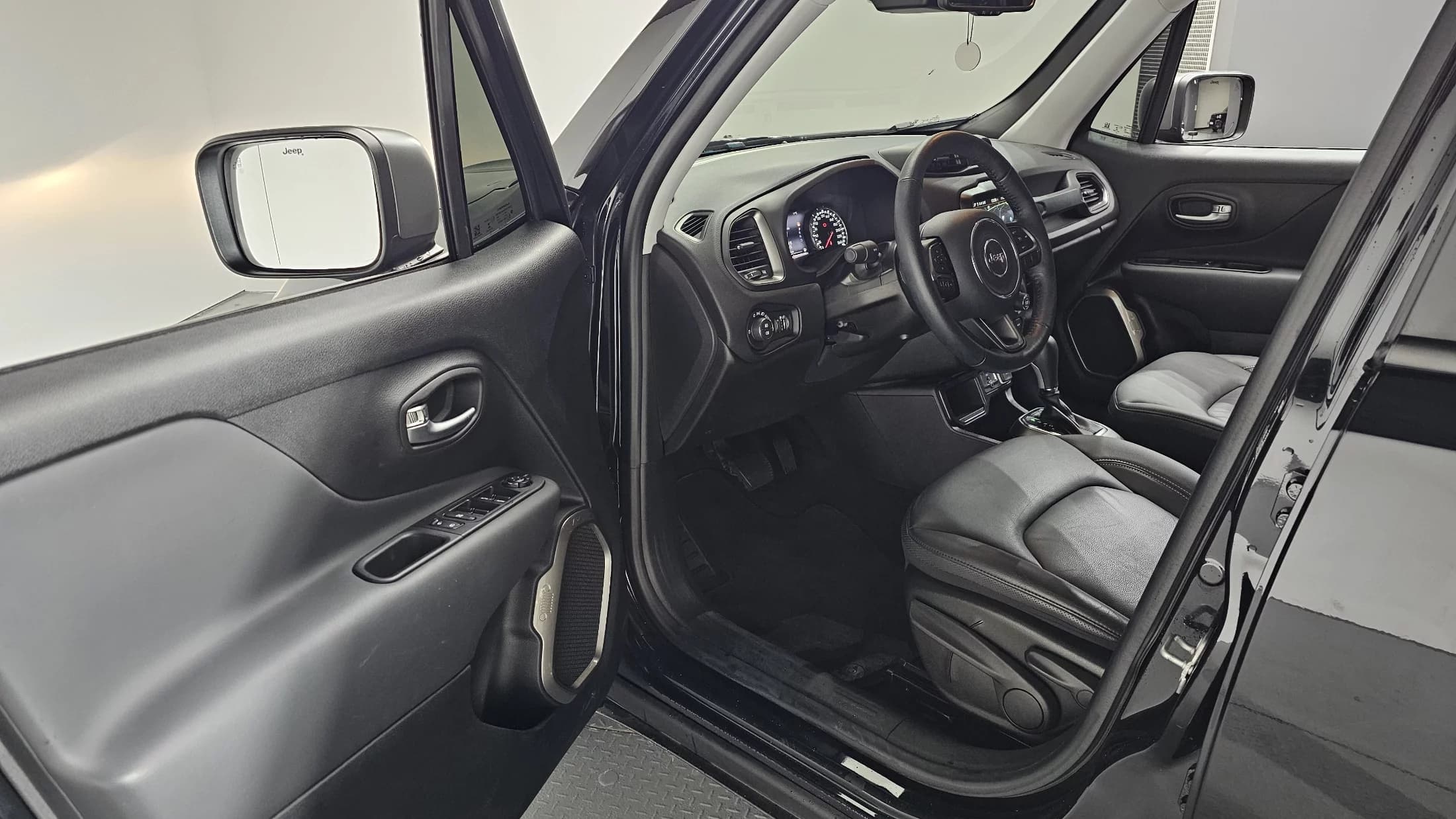 Jeep RENEGADE 2.4 Limited, 2021 г. 14901 км. — фото 10