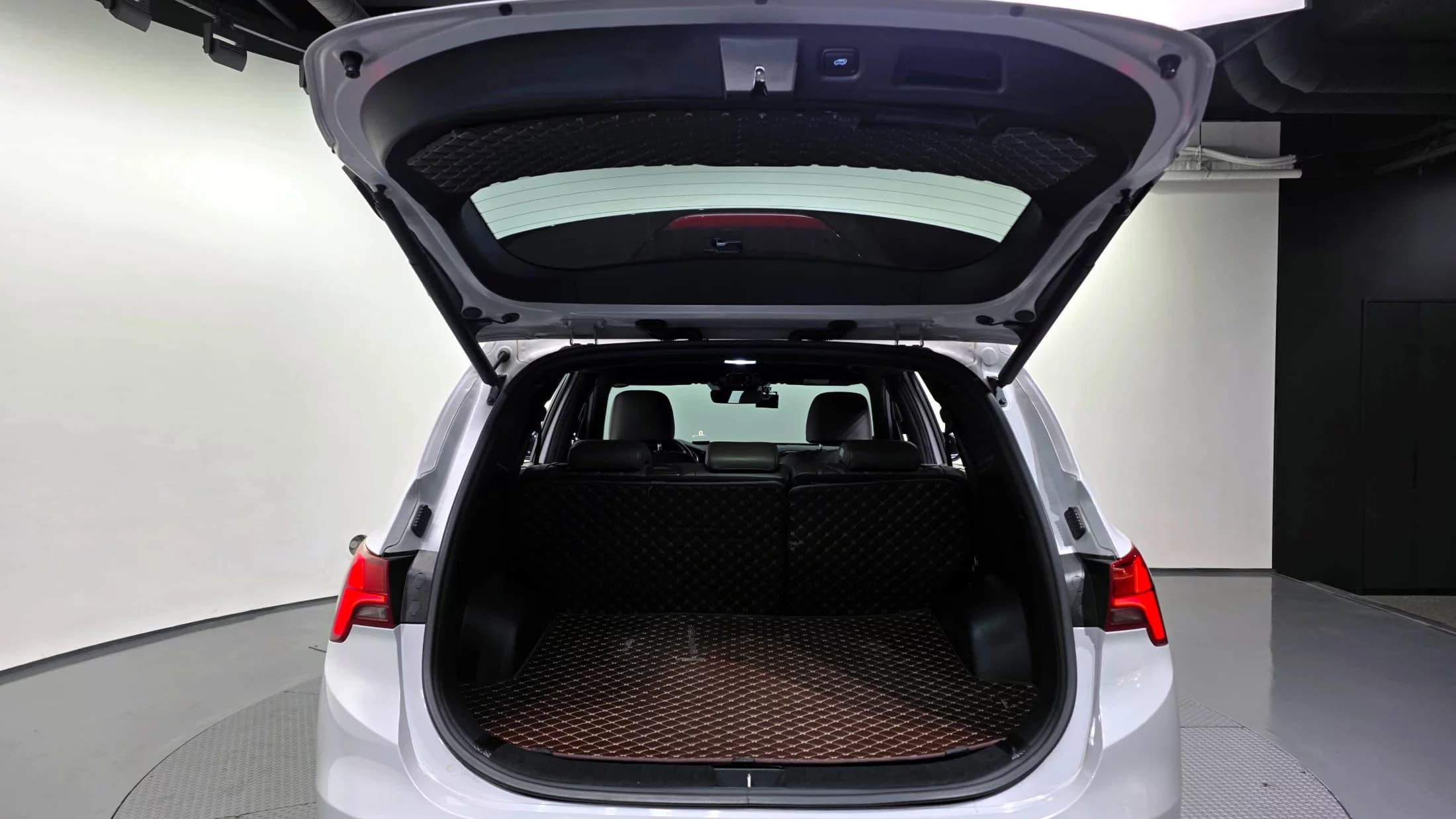Hyundai Santa Fe HEV 1.6 2WD Prestige, гибрид, 2022 г. 63578 км. — фото 20