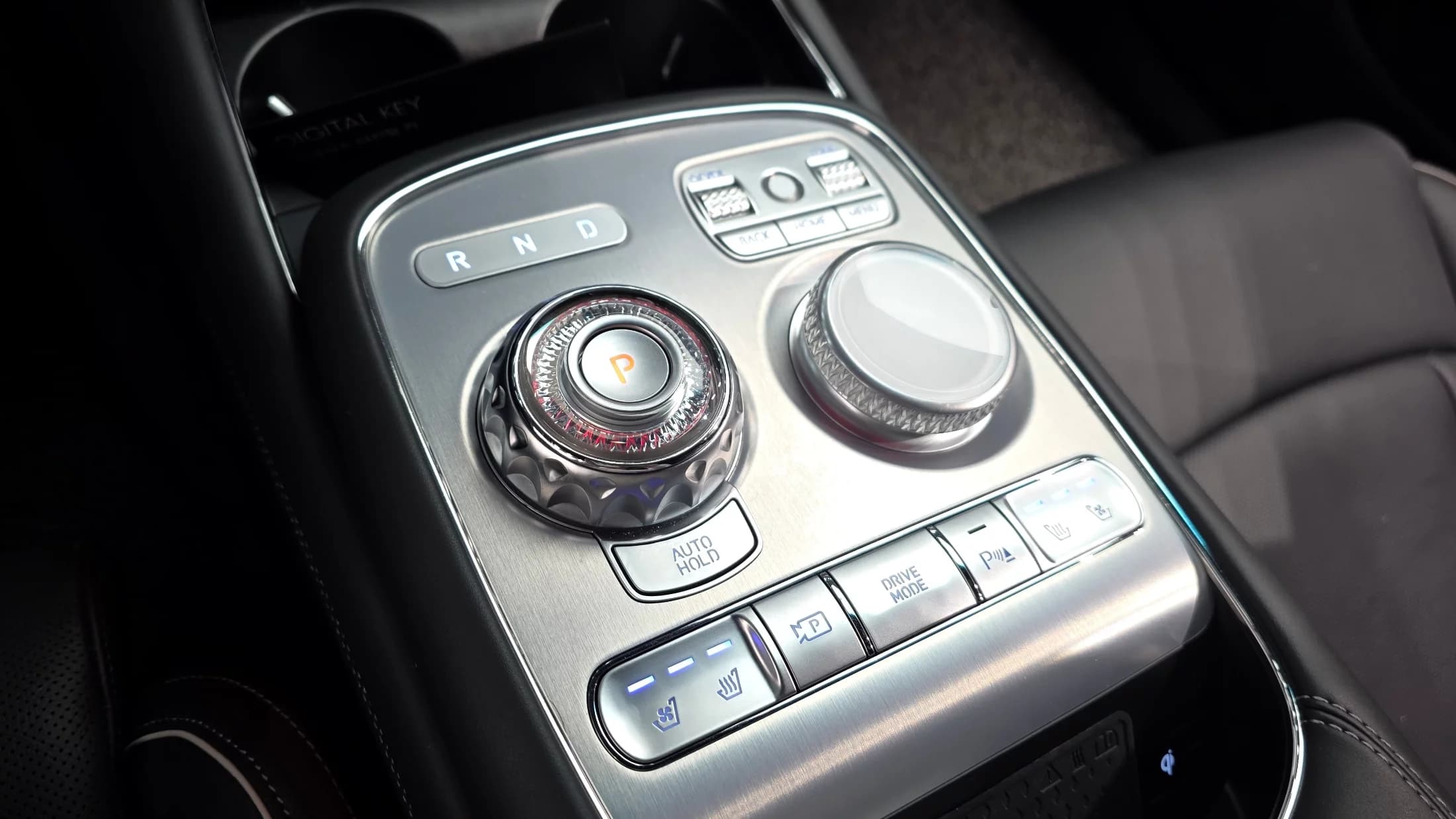 Genesis G90 Gasoline 3.5 Turbo e-S/C AWD, 2024 г. 31517 км. — фото 9