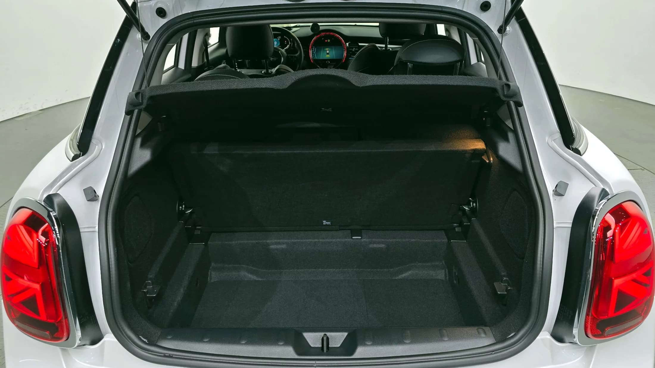 MINI Cooper 5Door Classic Third Generation, 2024 г. 17215 км. — фото 20