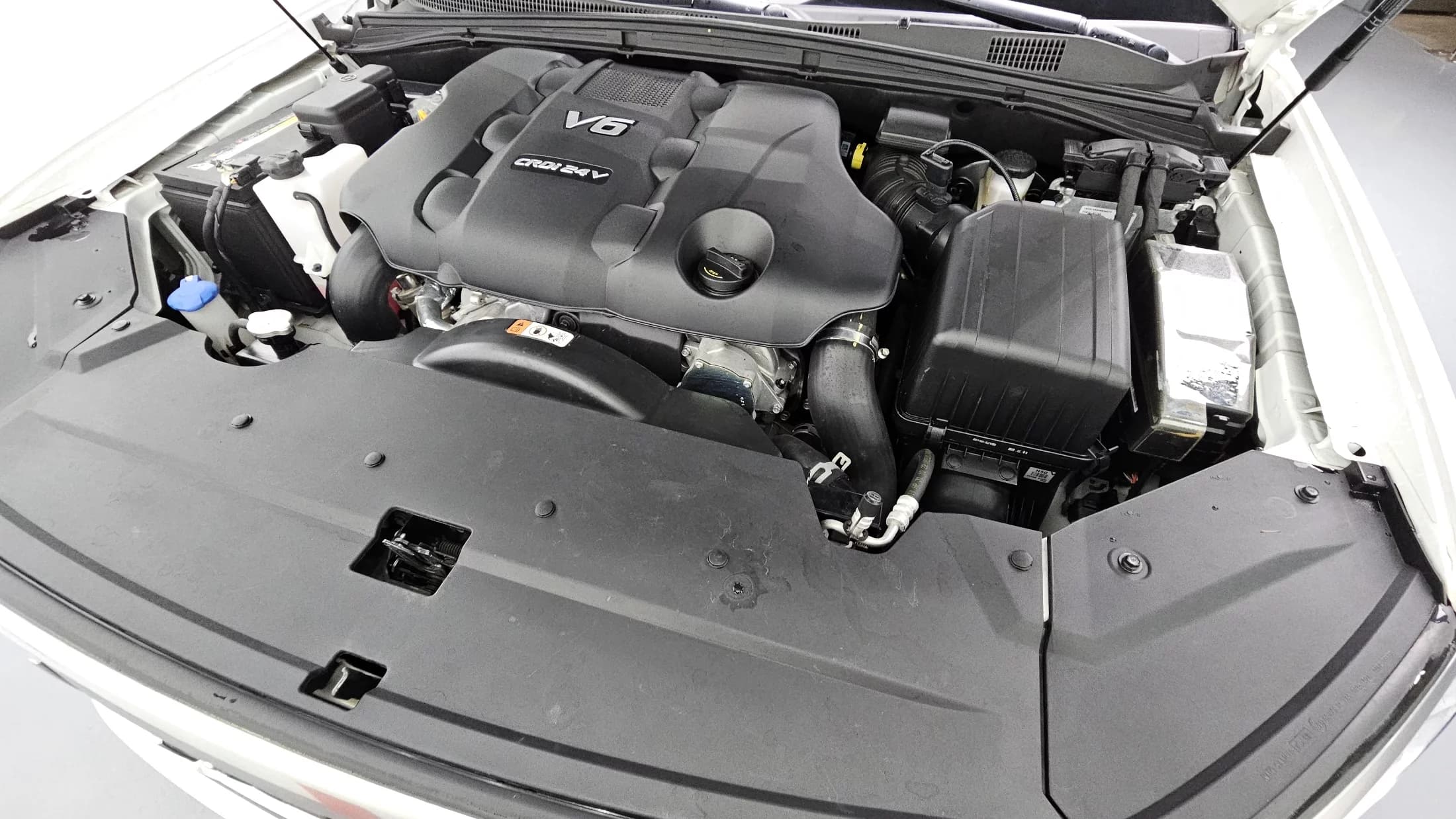 Kia Mohave Diesel 3.0 4WD 6-Seater Masters, 2023 г. 30111 км. — фото 6