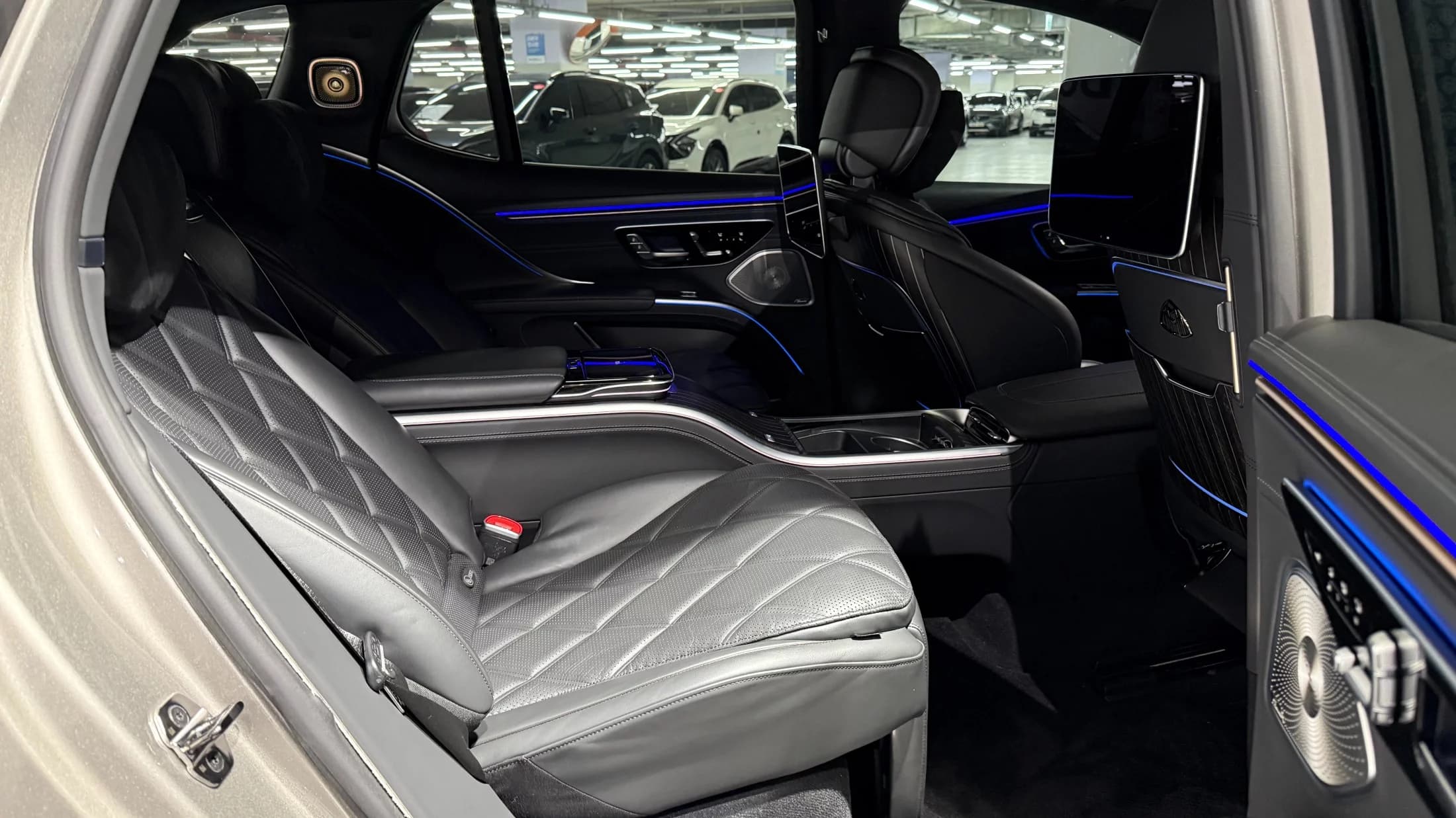 Mercedes-Benz EQS Maybach EQS680 4MATIC, электромобиль, 2024 г. 12332 км. — фото 8
