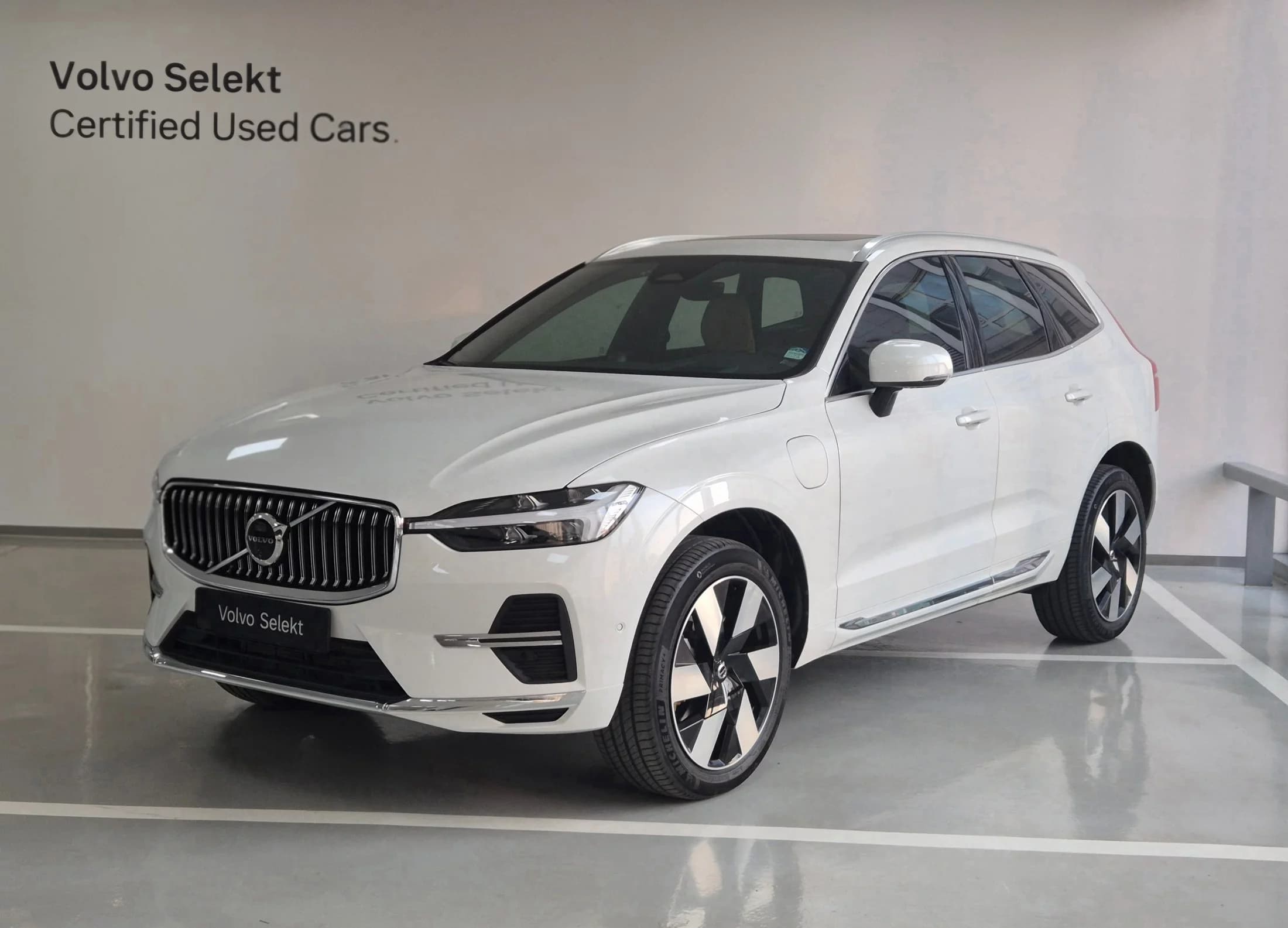 Volvo XC60 T8 Ultimate Bright, гибрид, 2024 г. 9410 км.