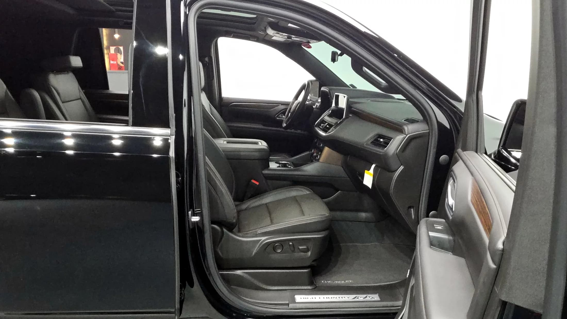 Daewoo Tahoe 6.2 Dark Knight 4WD, 2023 г. 6460 км. — фото 11