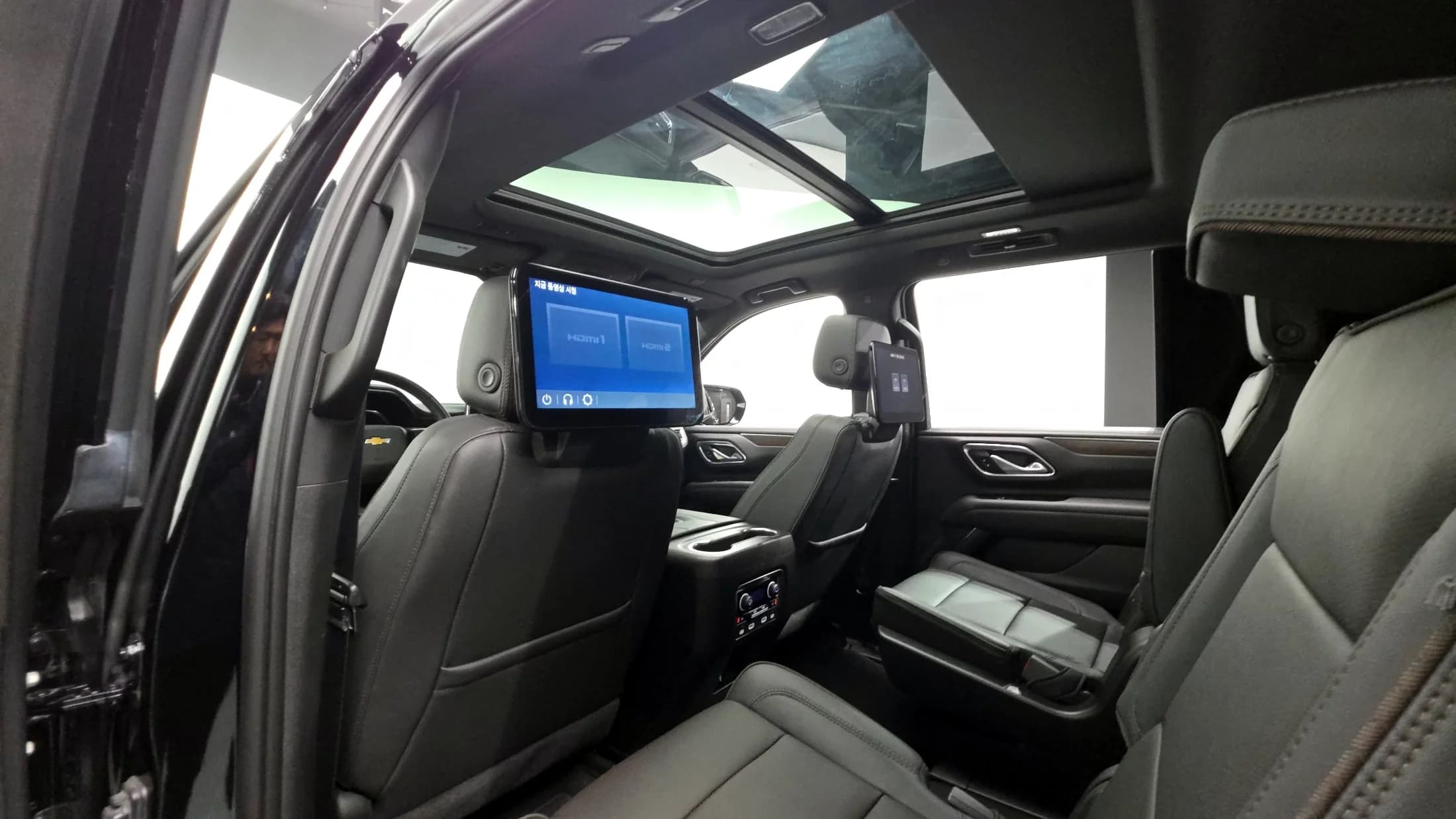 Daewoo Tahoe 6.2 Dark Knight 4WD, 2023 г. 6460 км. — фото 18