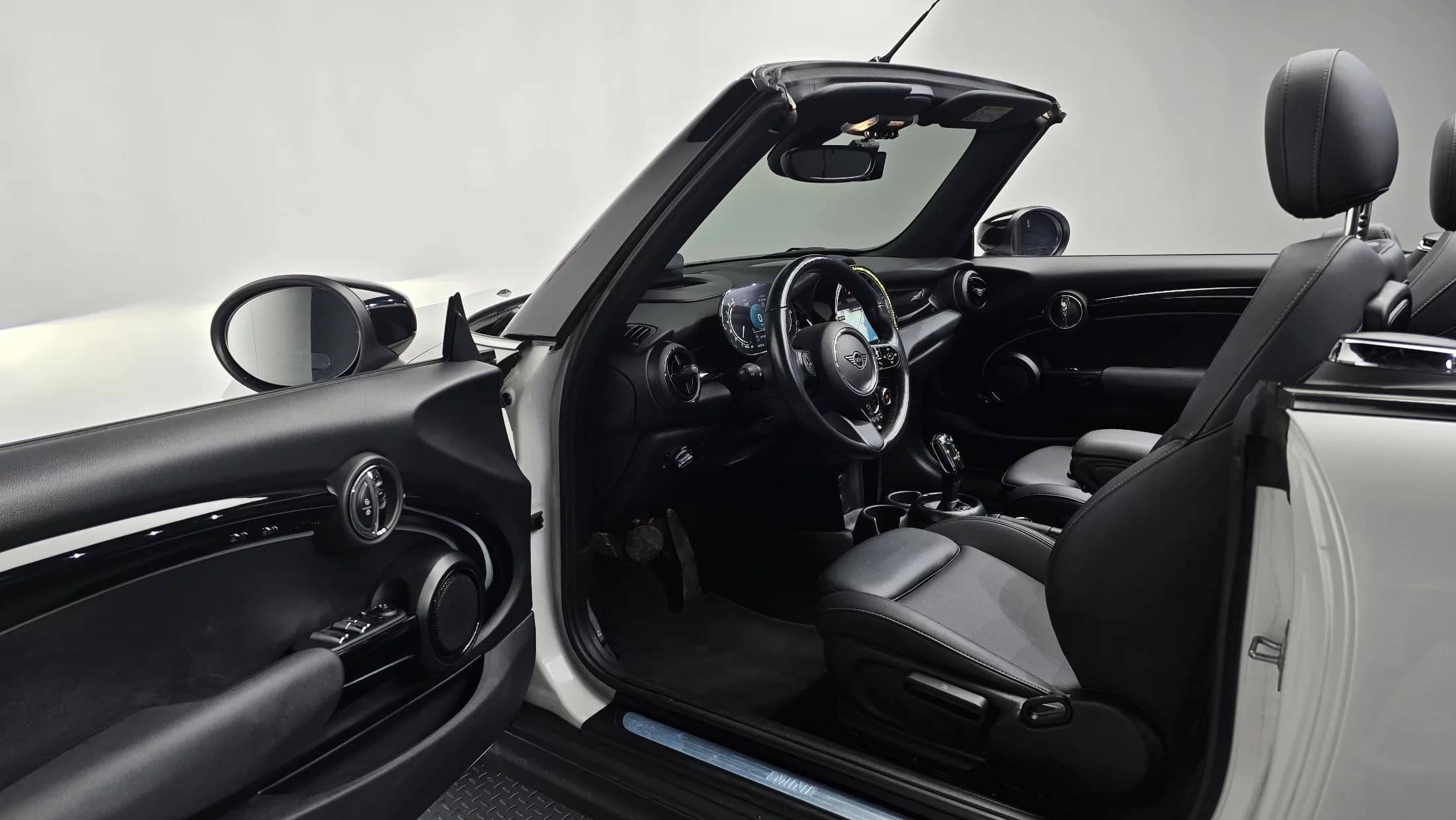 MINI Cooper Convertible Classic Third Generation, 2023 г. 55540 км. — фото 10