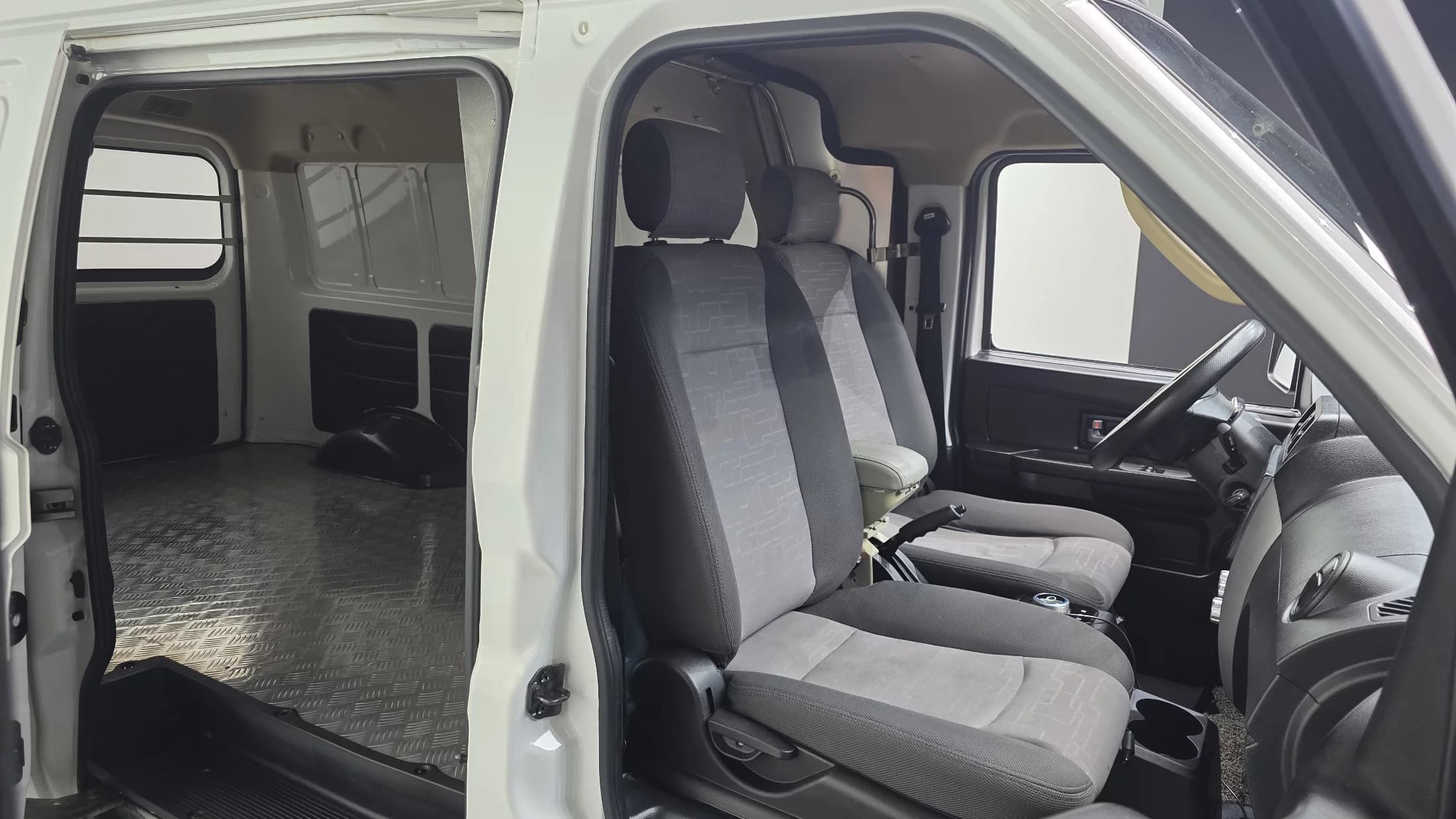DFSK C35 EV 2 Seater Van, электромобиль, 2022 г. 21768 км. — фото 12