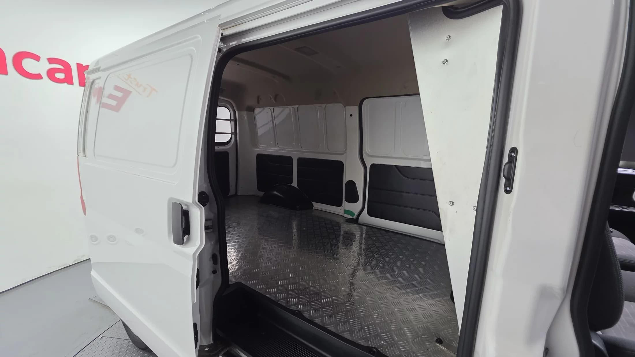 DFSK C35 EV 2 Seater Van, электромобиль, 2022 г. 21768 км. — фото 20