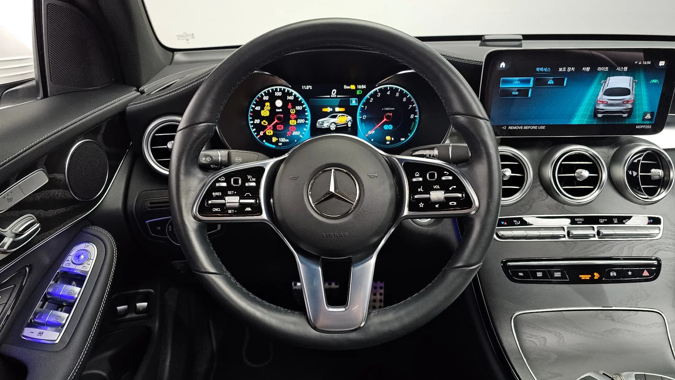 Mercedes-Benz GLC-Class GLC300e 4MATIC Coupe, гибрид, 2023 г. 18863 км. — фото 13