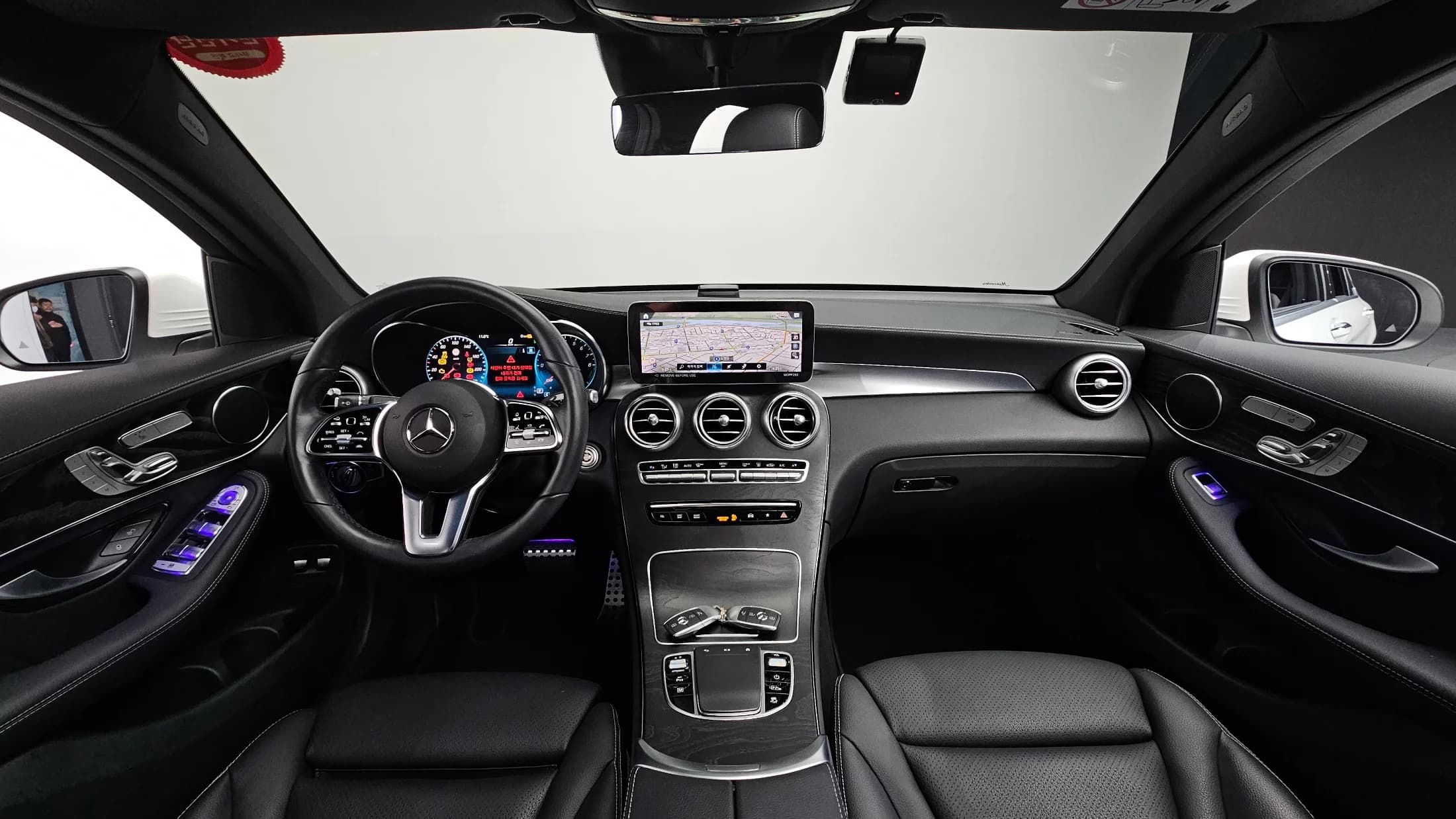 Mercedes-Benz GLC-Class GLC300e 4MATIC Coupe, гибрид, 2023 г. 18863 км. — фото 7