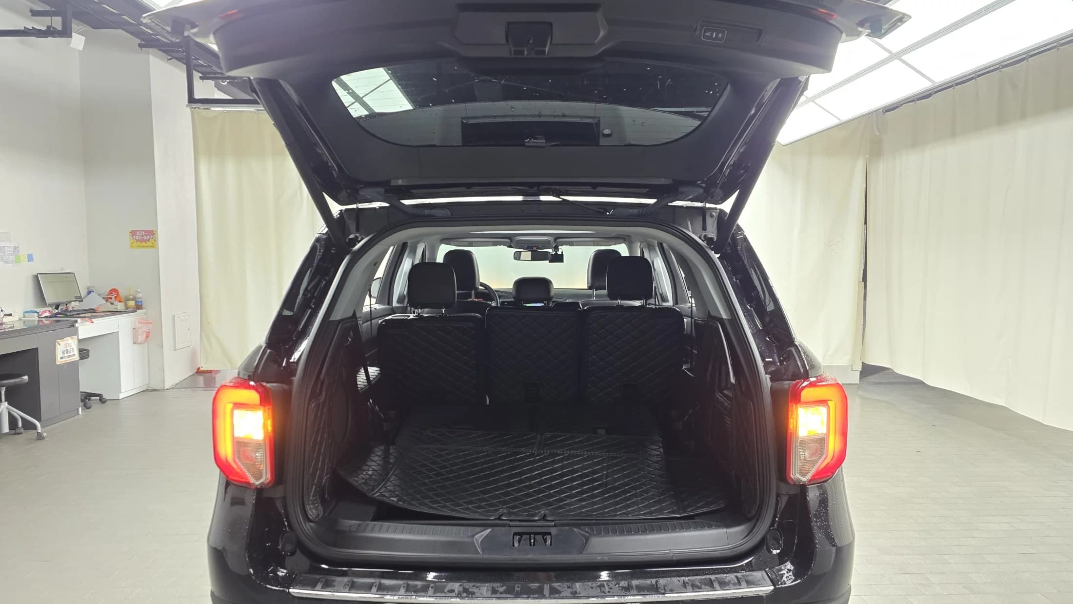 Ford EXPLORER 2.3 LimIted 4WD, 2021 г. 30562 км. — фото 20