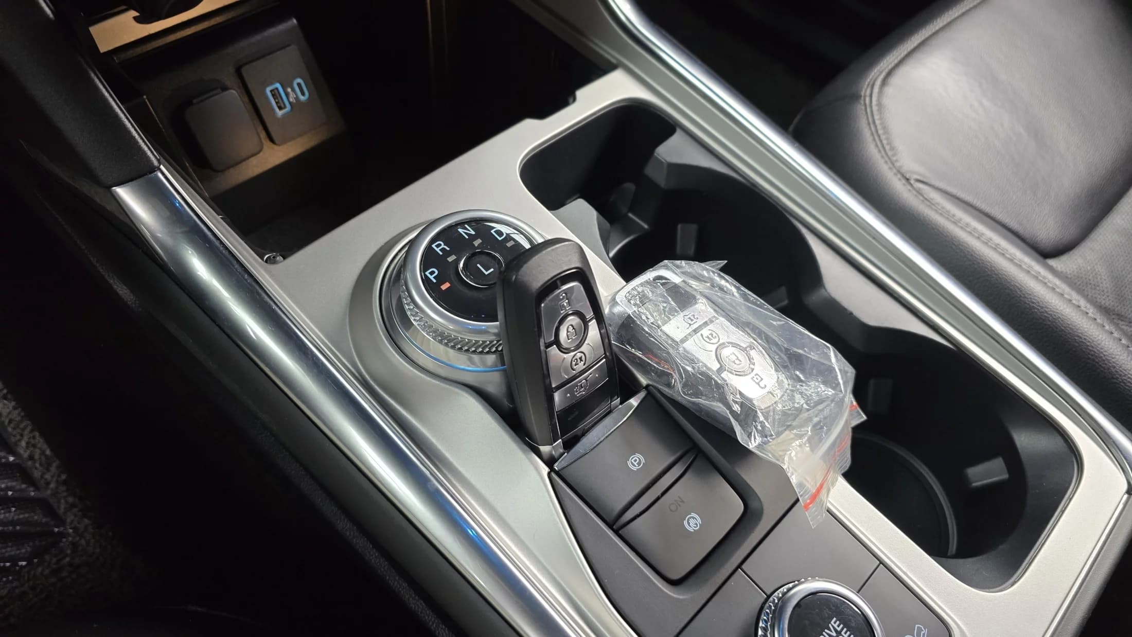 Ford EXPLORER 2.3 LimIted 4WD, 2021 г. 30562 км. — фото 9