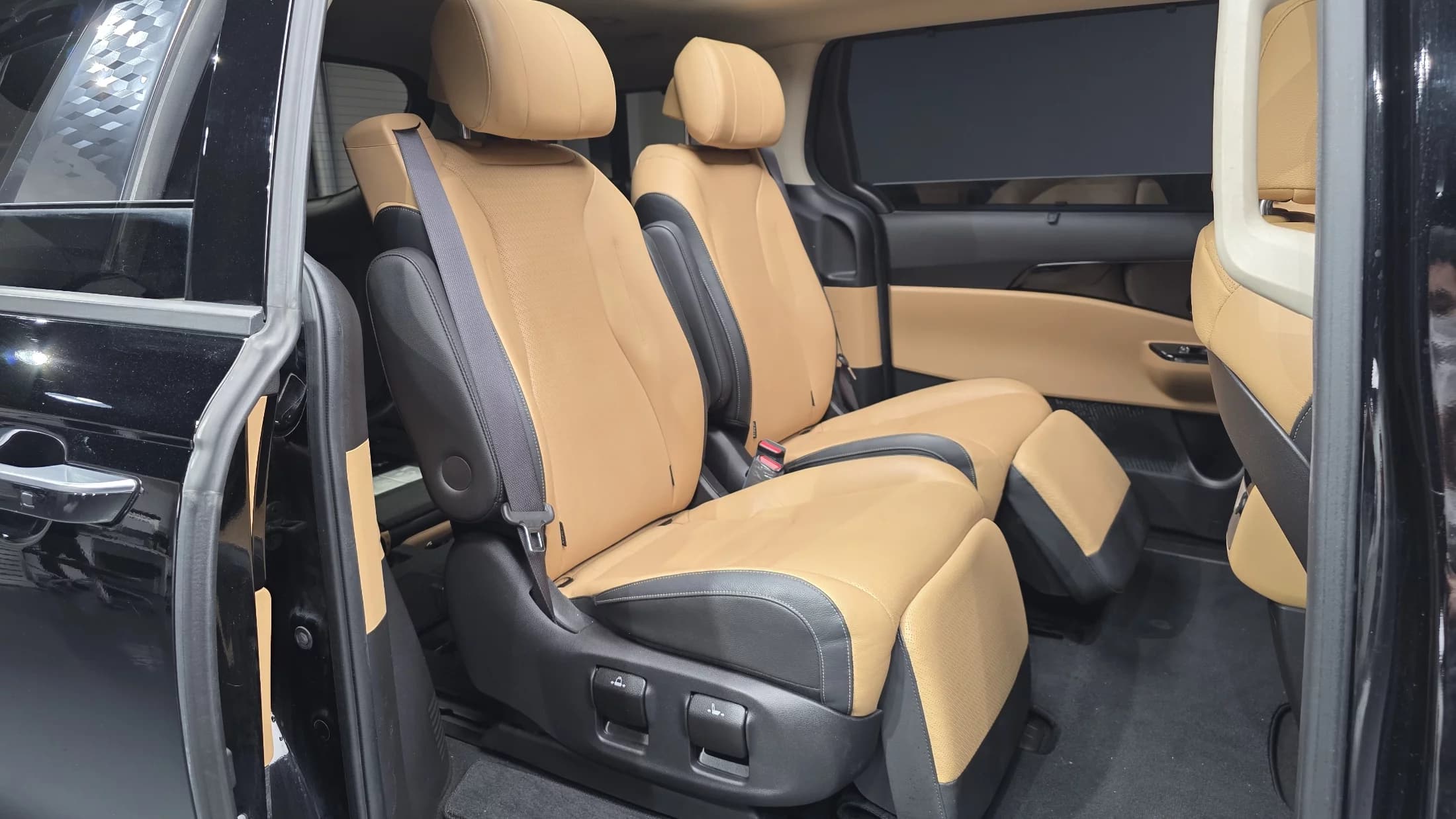 Kia Carnival 7-Seater Noblesse, 2021 г. 136385 км. — фото 12