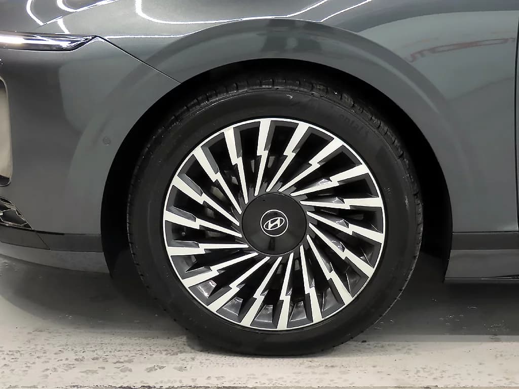 Hyundai Grandeur Calligraphy, гибрид, 2023 г. 52016 км. — фото 20