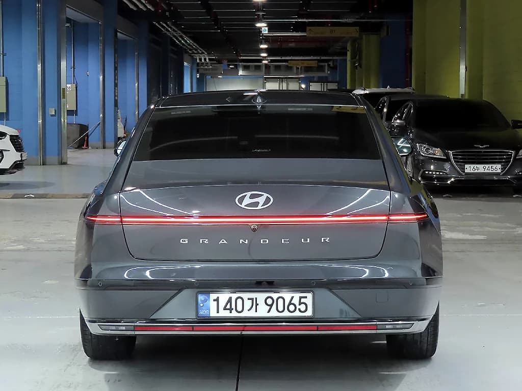 Hyundai Grandeur Calligraphy, гибрид, 2023 г. 52016 км. — фото 3