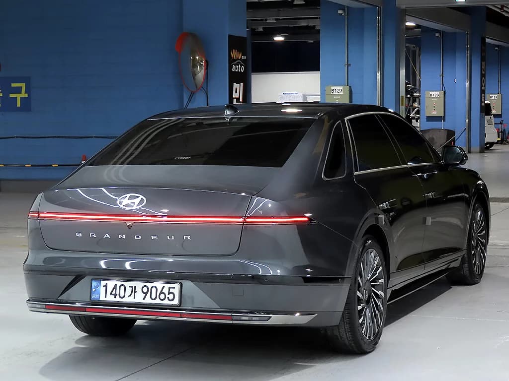 Hyundai Grandeur Calligraphy, гибрид, 2023 г. 52016 км. — фото 4