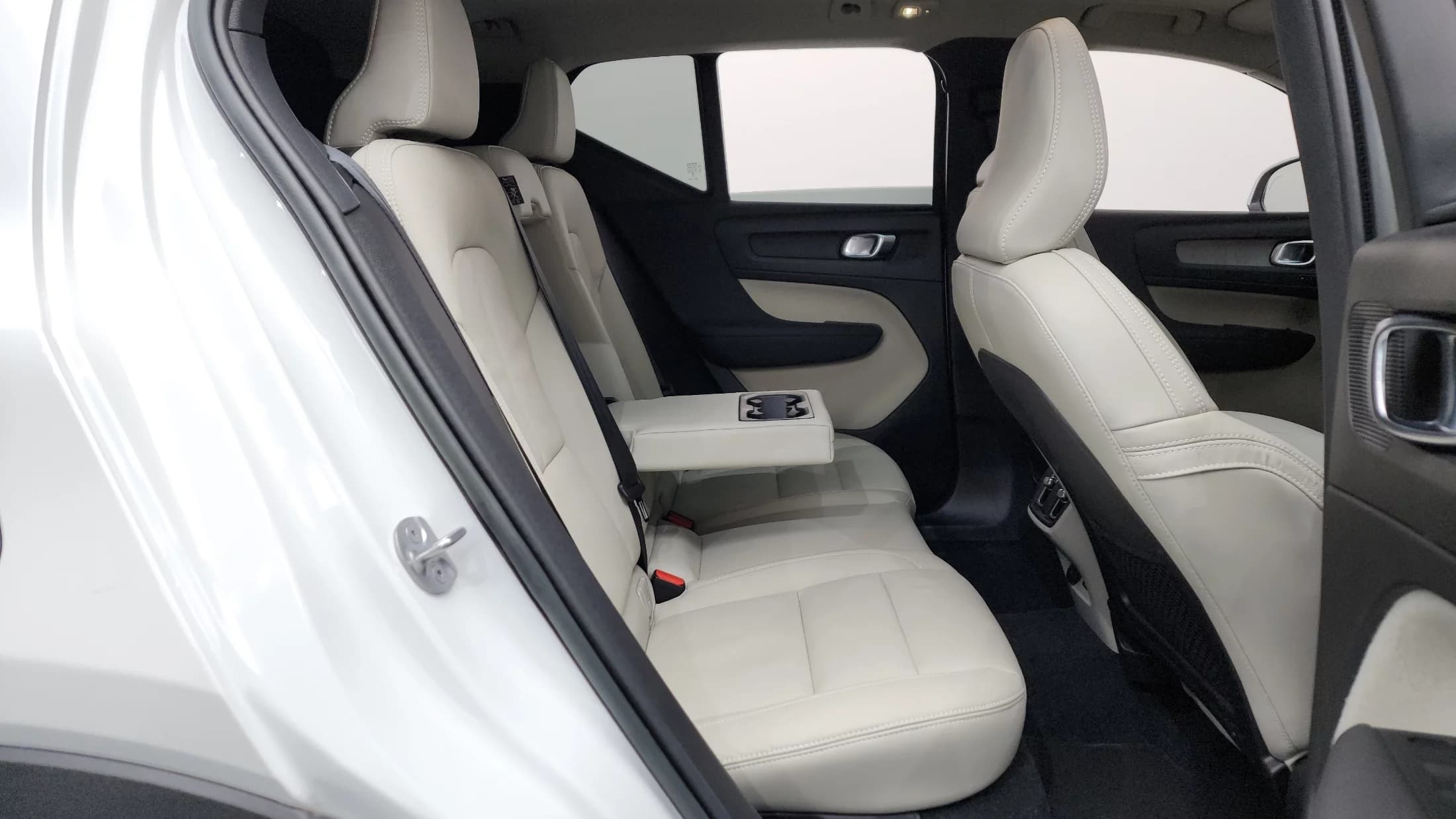 Volvo XC40 B4 Ultimate Bright, 2023 г. 13004 км. — фото 12
