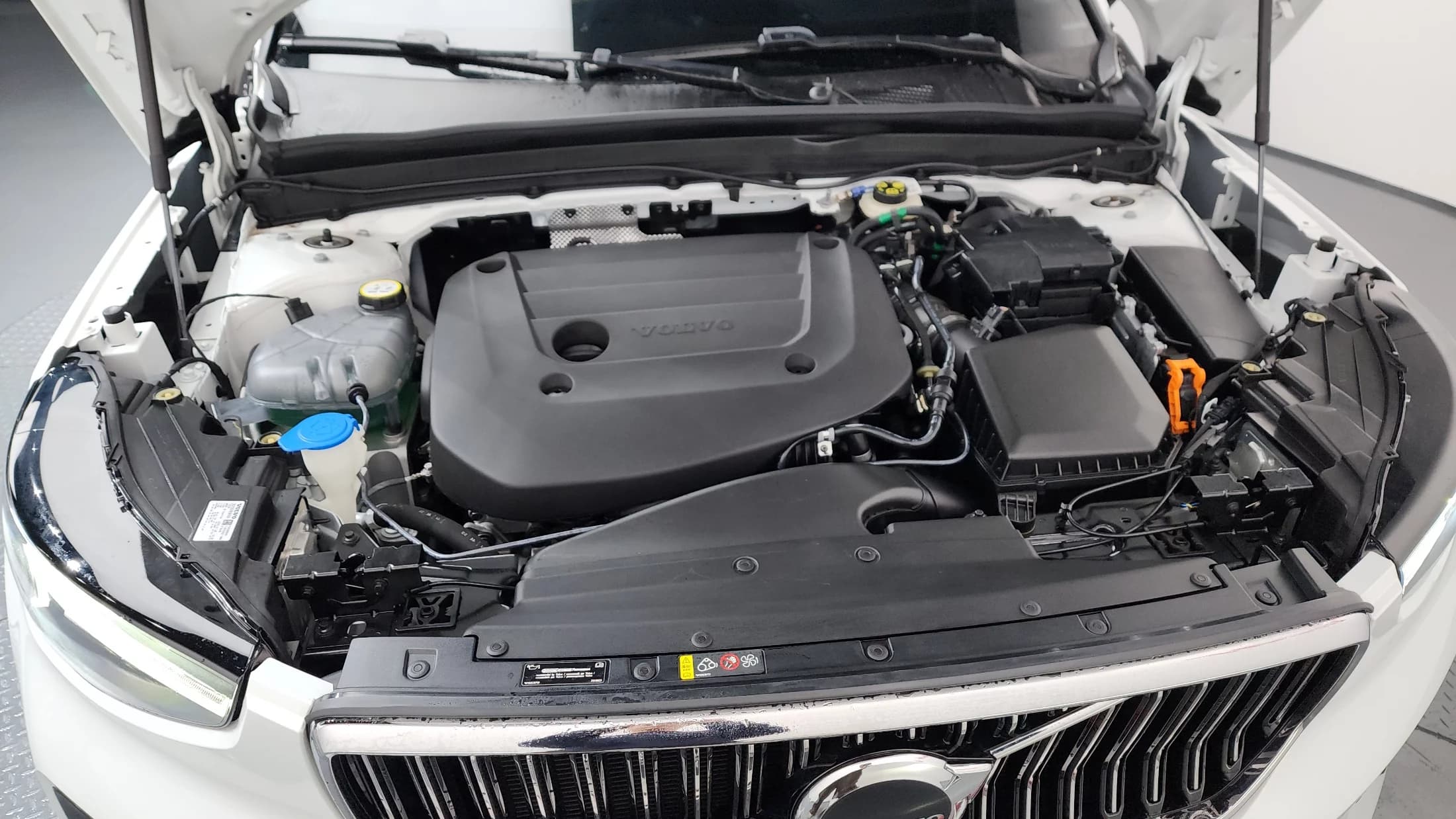 Volvo XC40 B4 Ultimate Bright, 2023 г. 13004 км. — фото 6