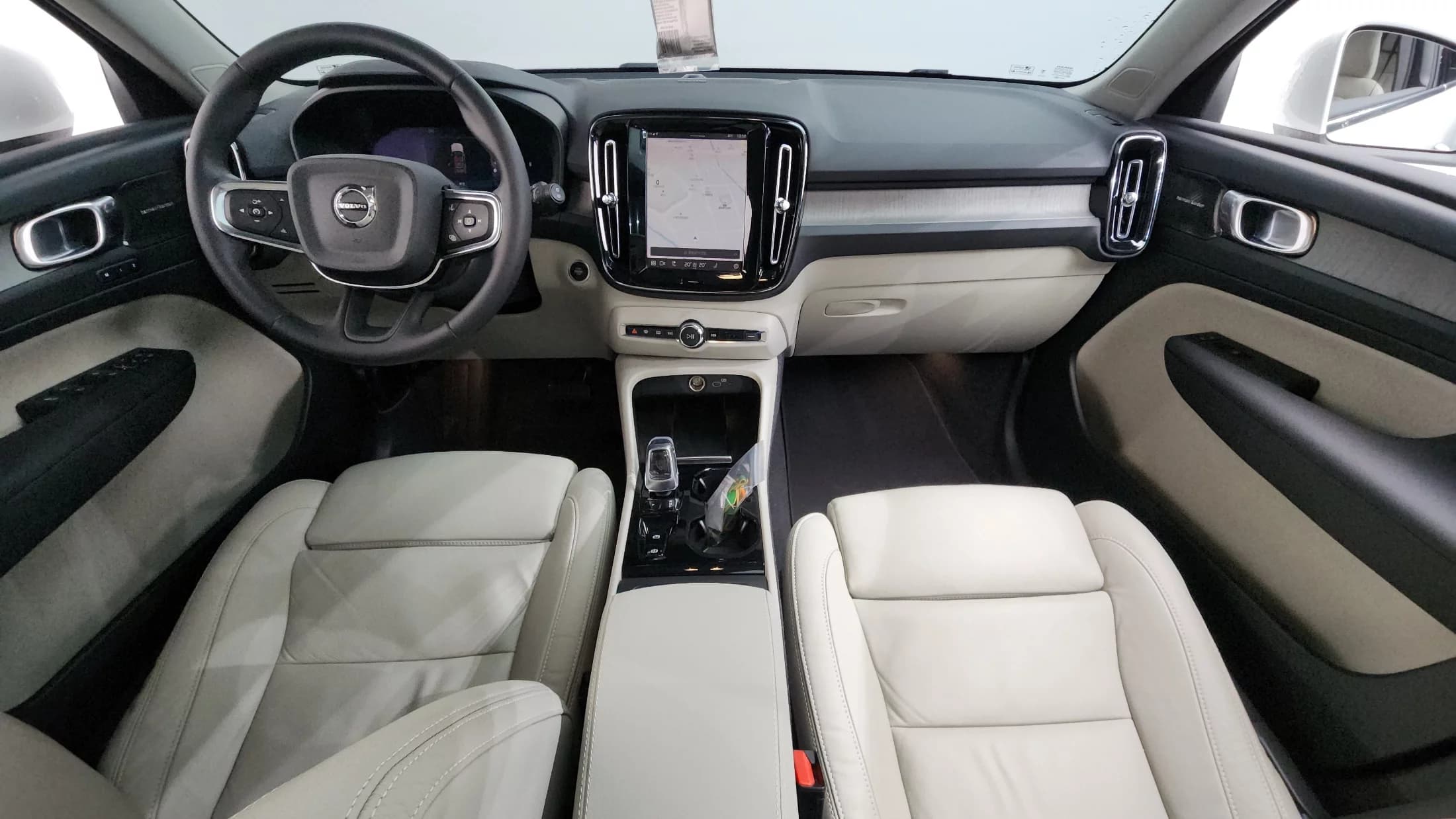 Volvo XC40 B4 Ultimate Bright, 2023 г. 13004 км. — фото 7