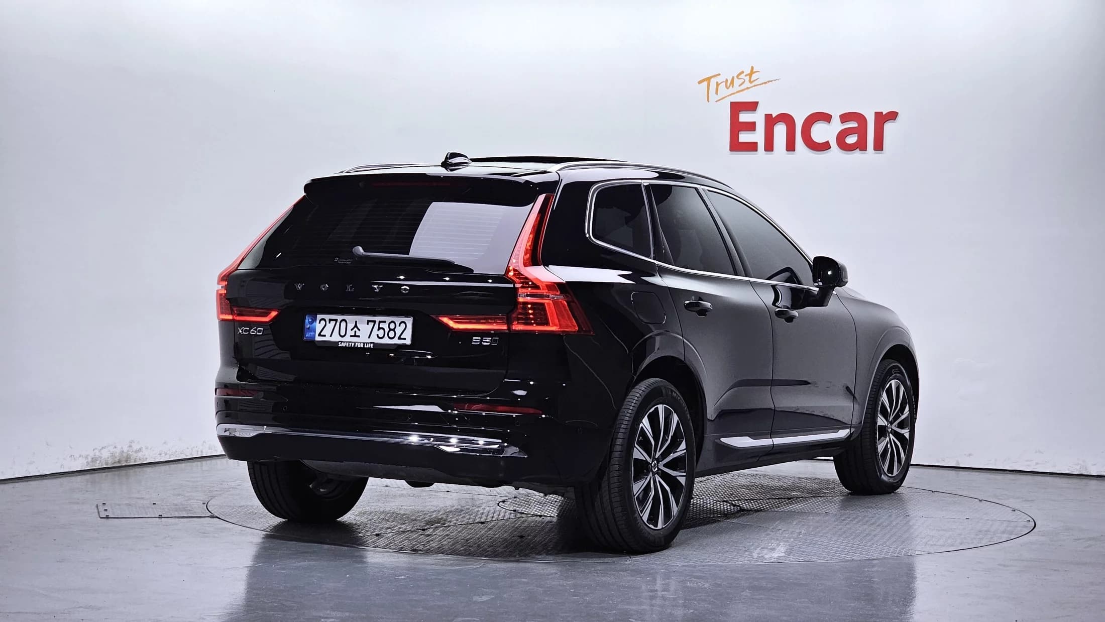 Volvo XC60 B5 Ultra Bright, 2024 г. 8796 км.