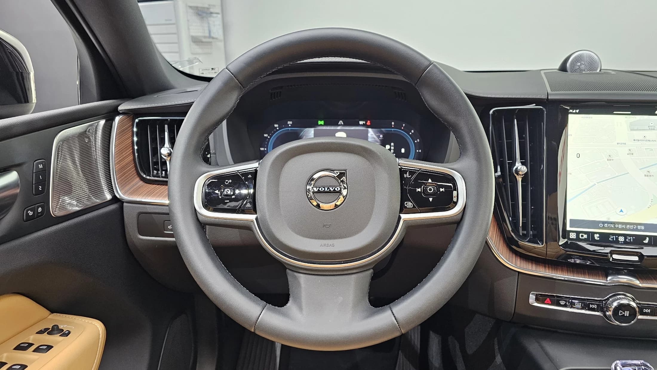 Volvo XC60 B5 Ultra Bright, 2024 г. 8796 км. — фото 12