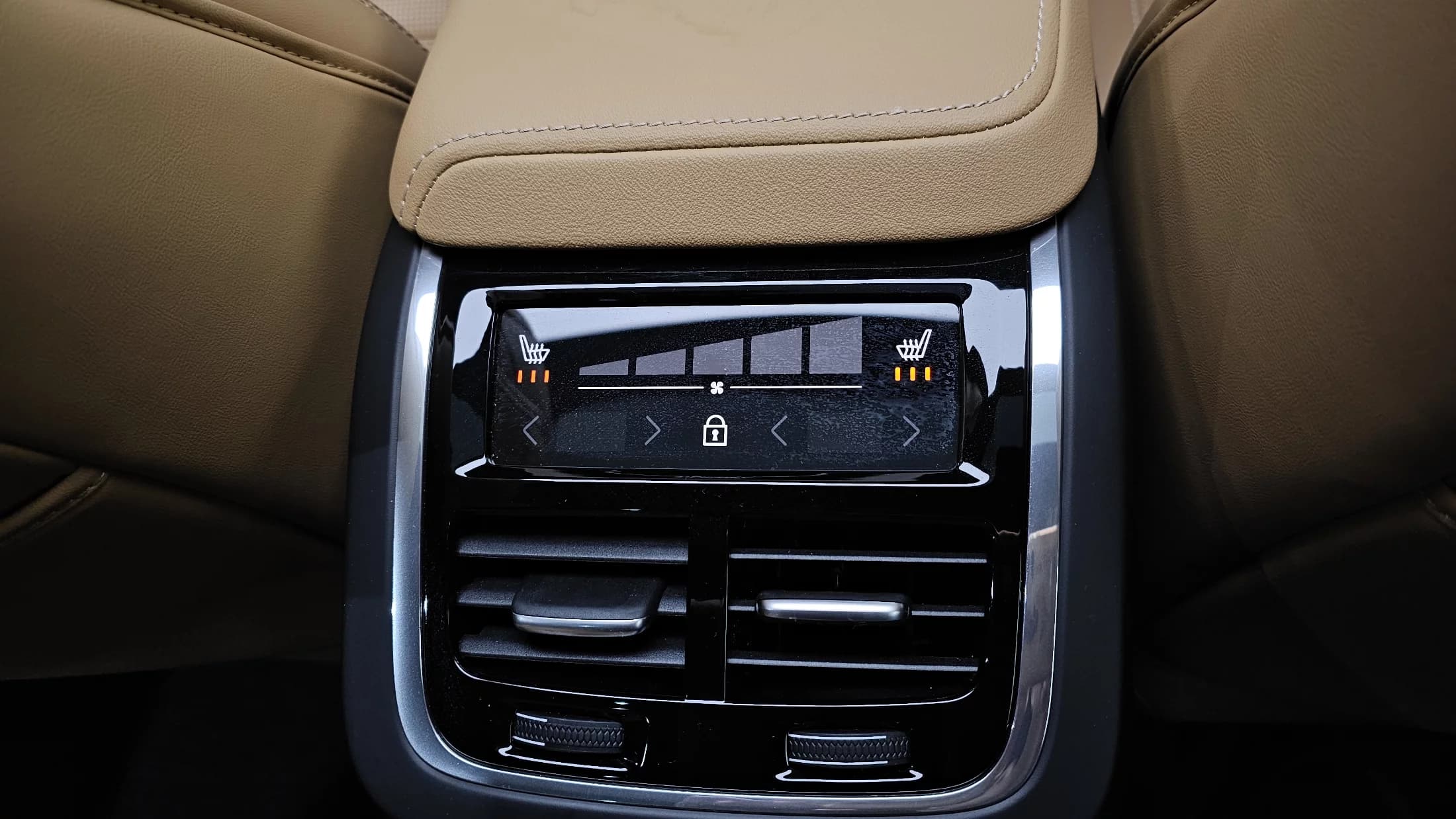 Volvo XC60 B5 Ultra Bright, 2024 г. 8796 км. — фото 17