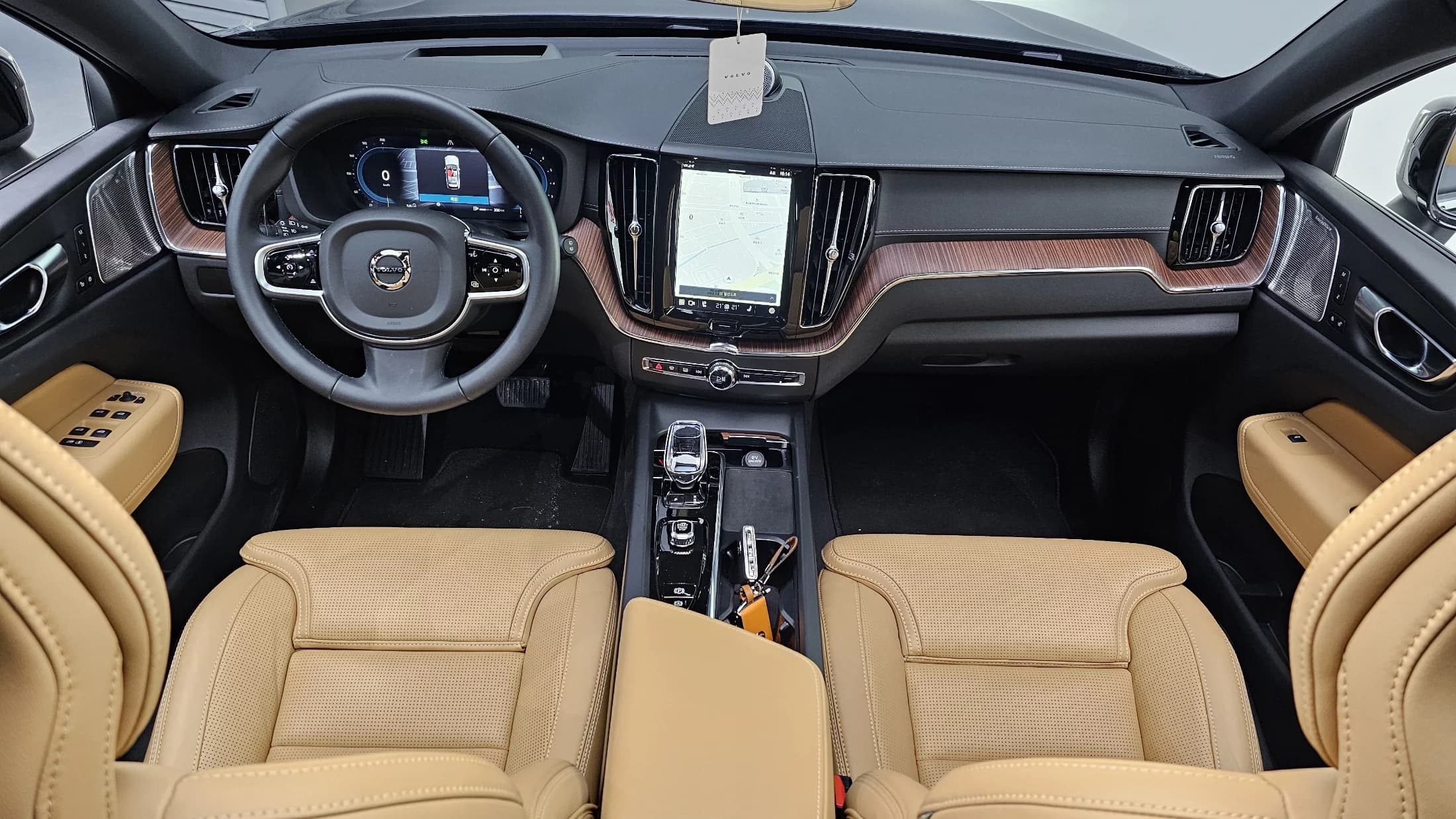 Volvo XC60 B5 Ultra Bright, 2024 г. 8796 км. — фото 6