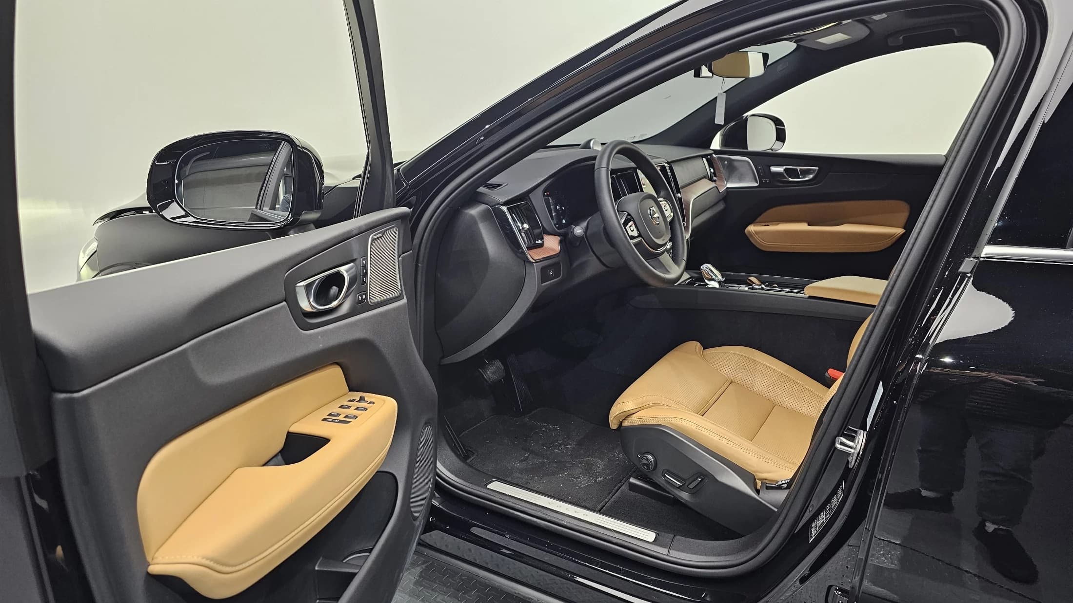 Volvo XC60 B5 Ultra Bright, 2024 г. 8796 км. — фото 9
