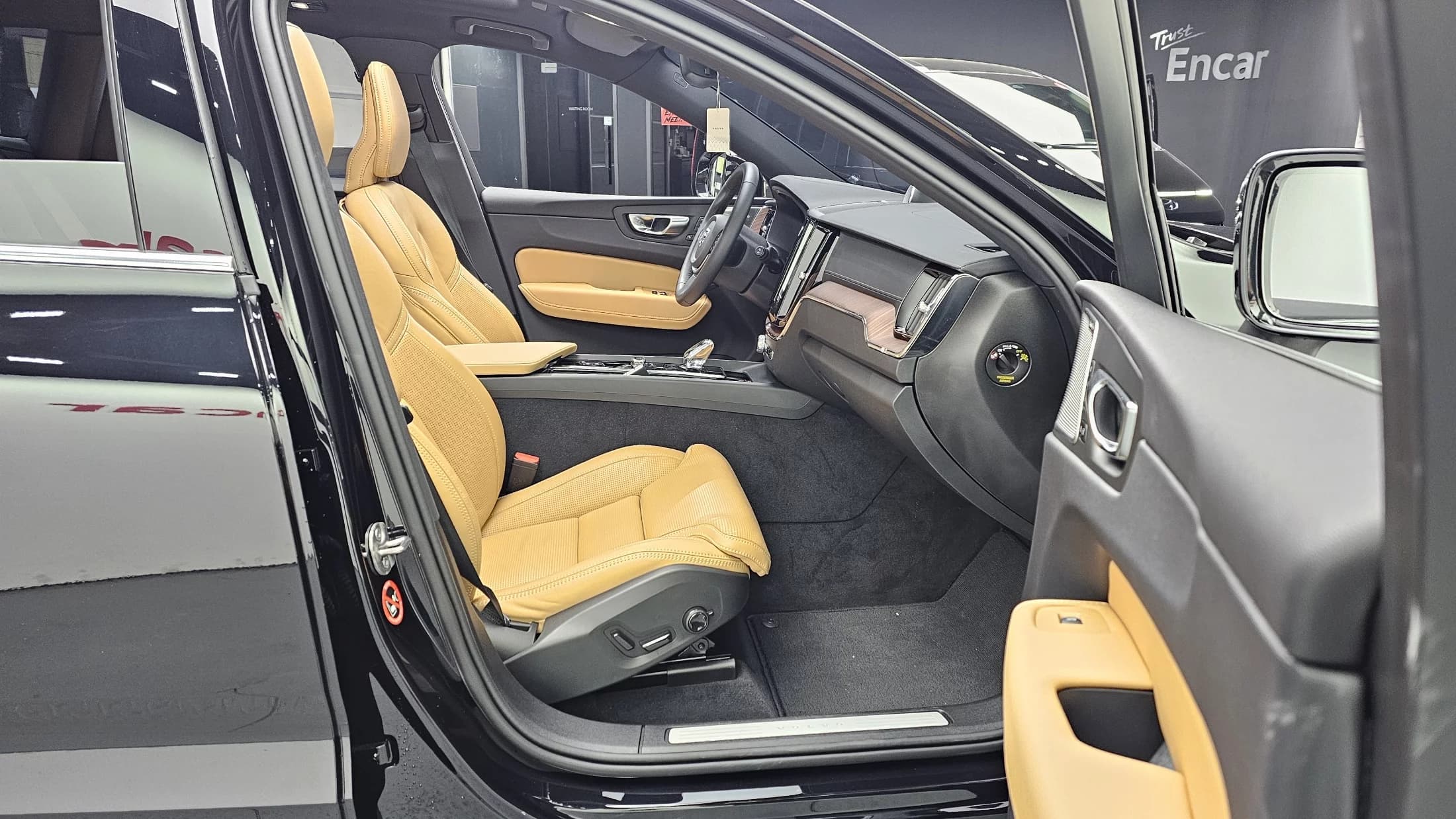 Volvo XC60 B5 Ultra Bright, 2024 г. 8796 км. — фото 10