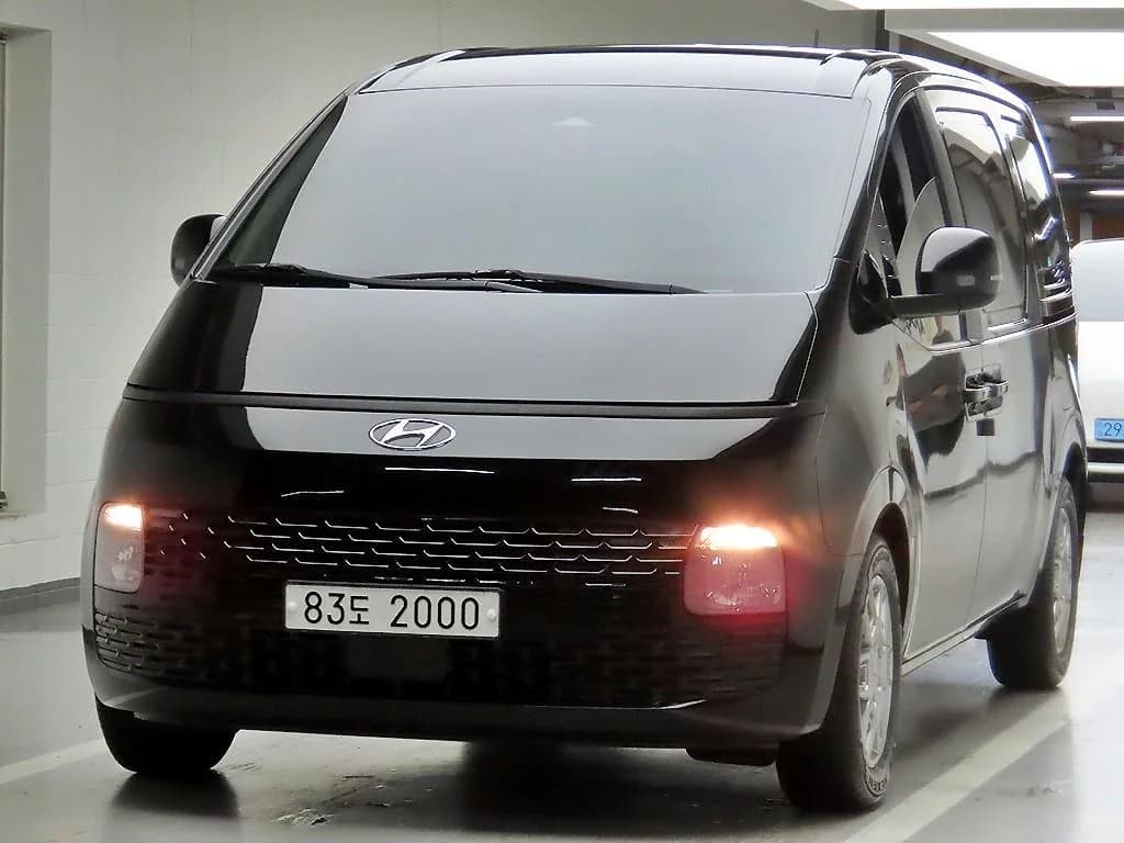 Hyundai Staria L3.5 Cargo 3-Seater Modern, 2021 г. 82971 км. — фото 2