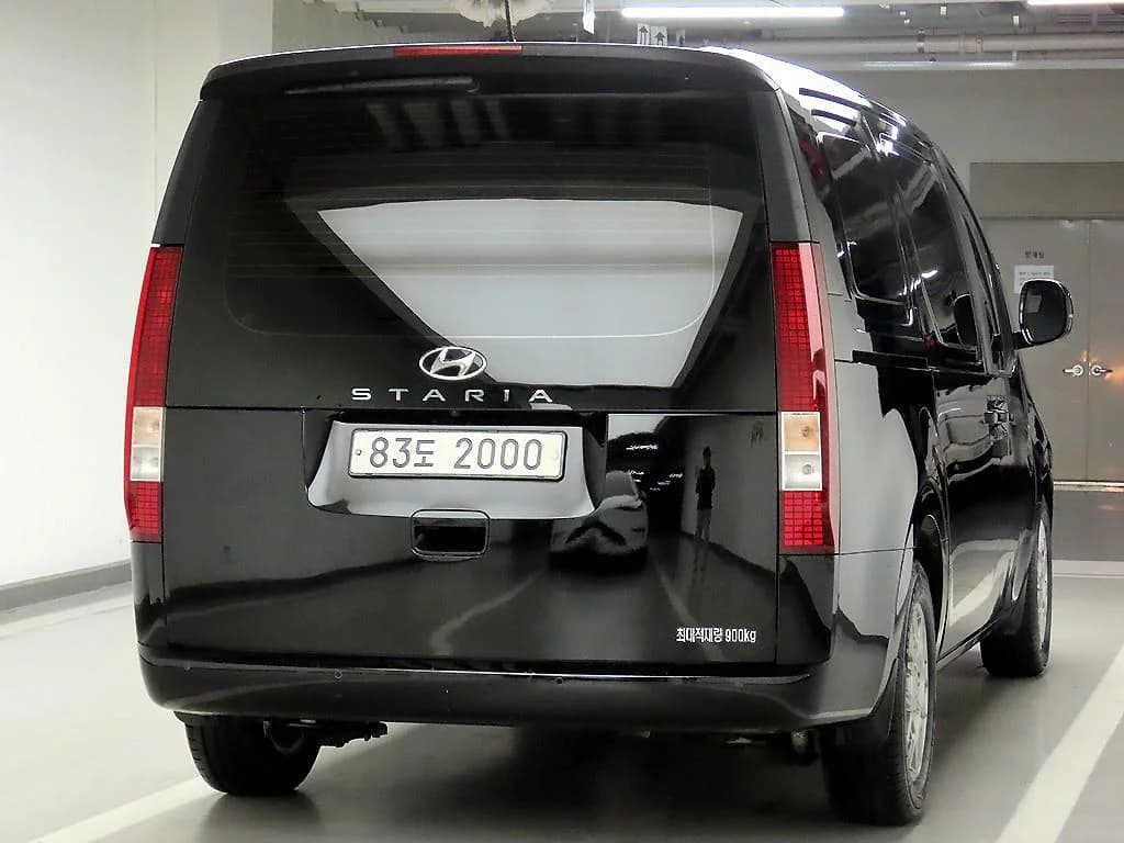 Hyundai Staria L3.5 Cargo 3-Seater Modern, 2021 г. 82971 км. — фото 4